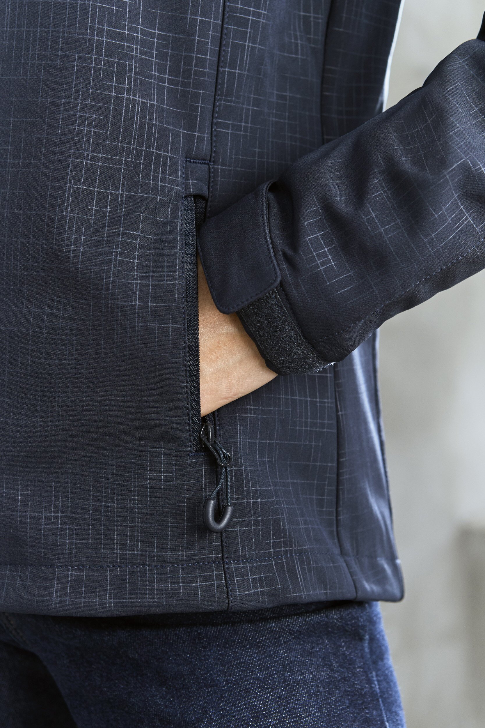 J135L_Detail_Navy_02.jpg