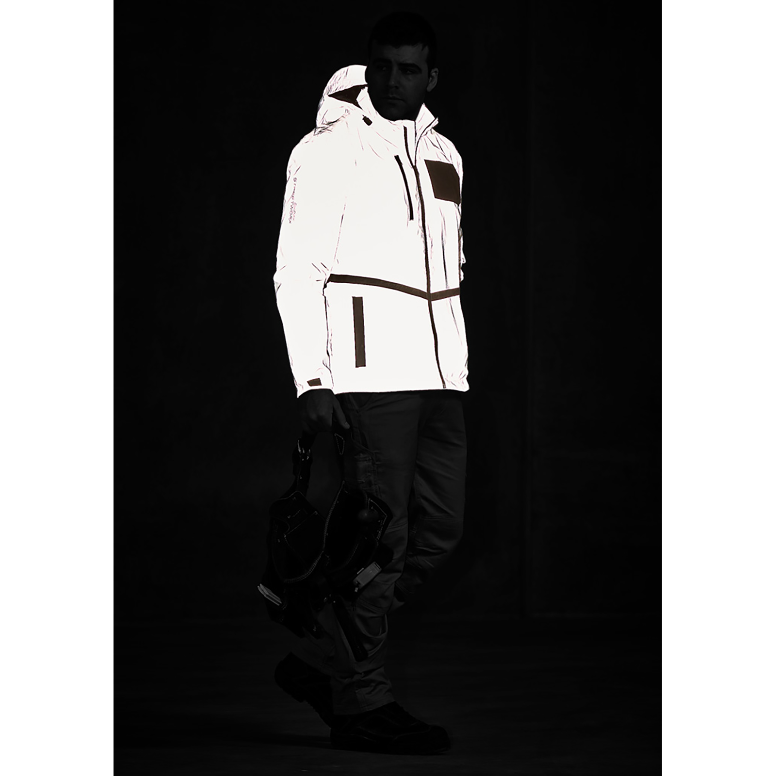 ZJ380_aTalent_ReflectiveSilver_04_HAhWAGJ.png
