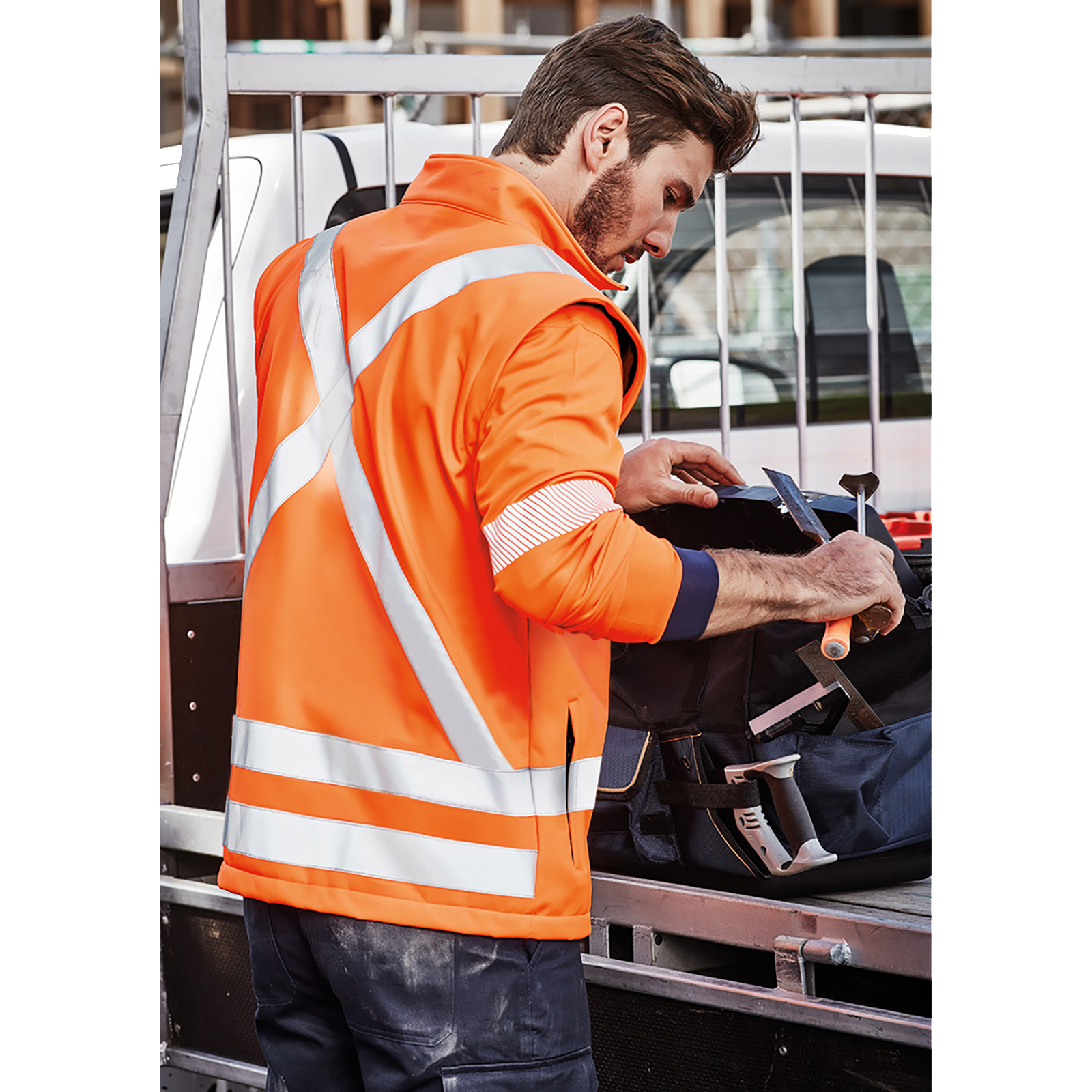 ZJ680_aTalent_Orange_02_IFSkl6q.png