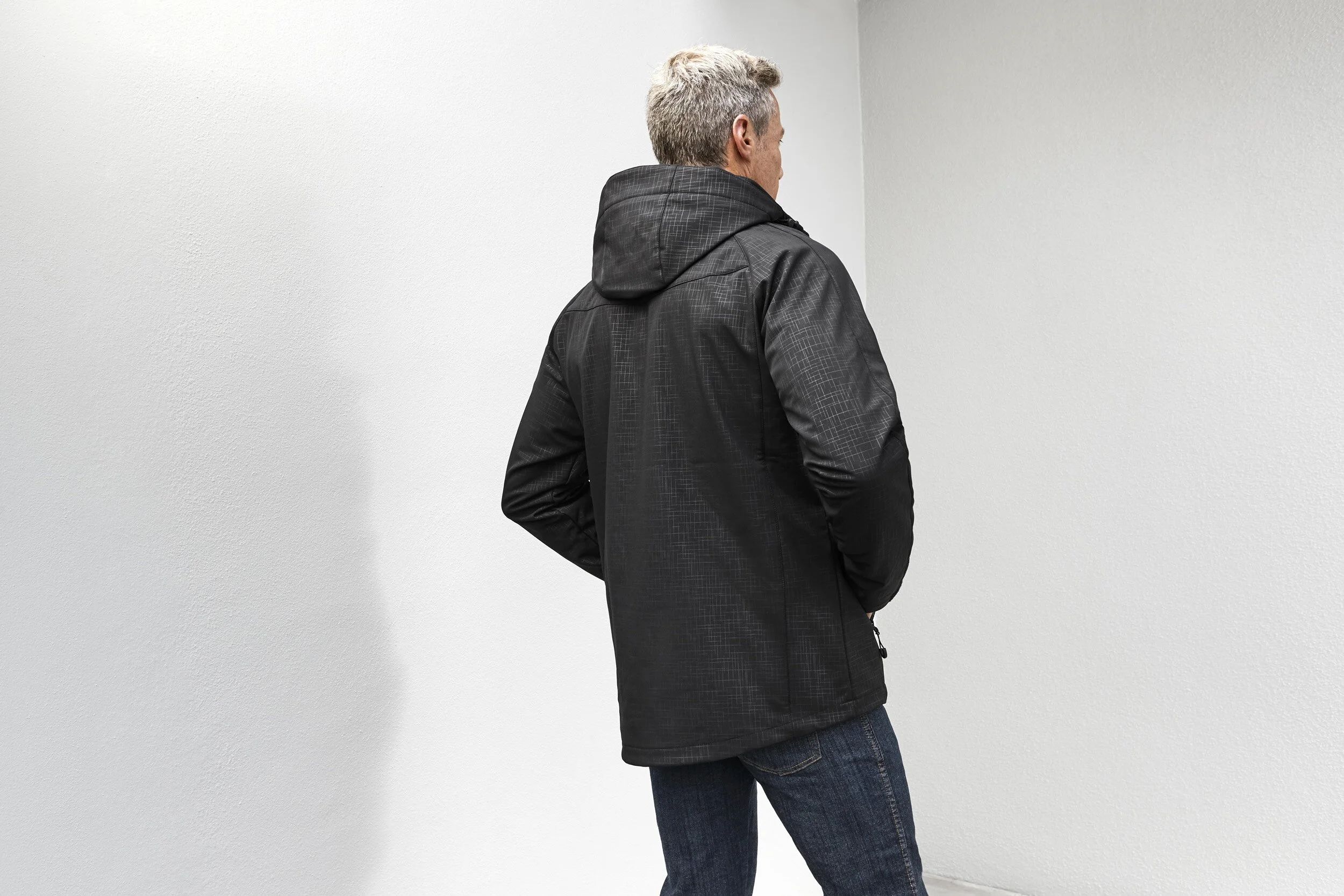J135M_Worn_Black_02.jpg