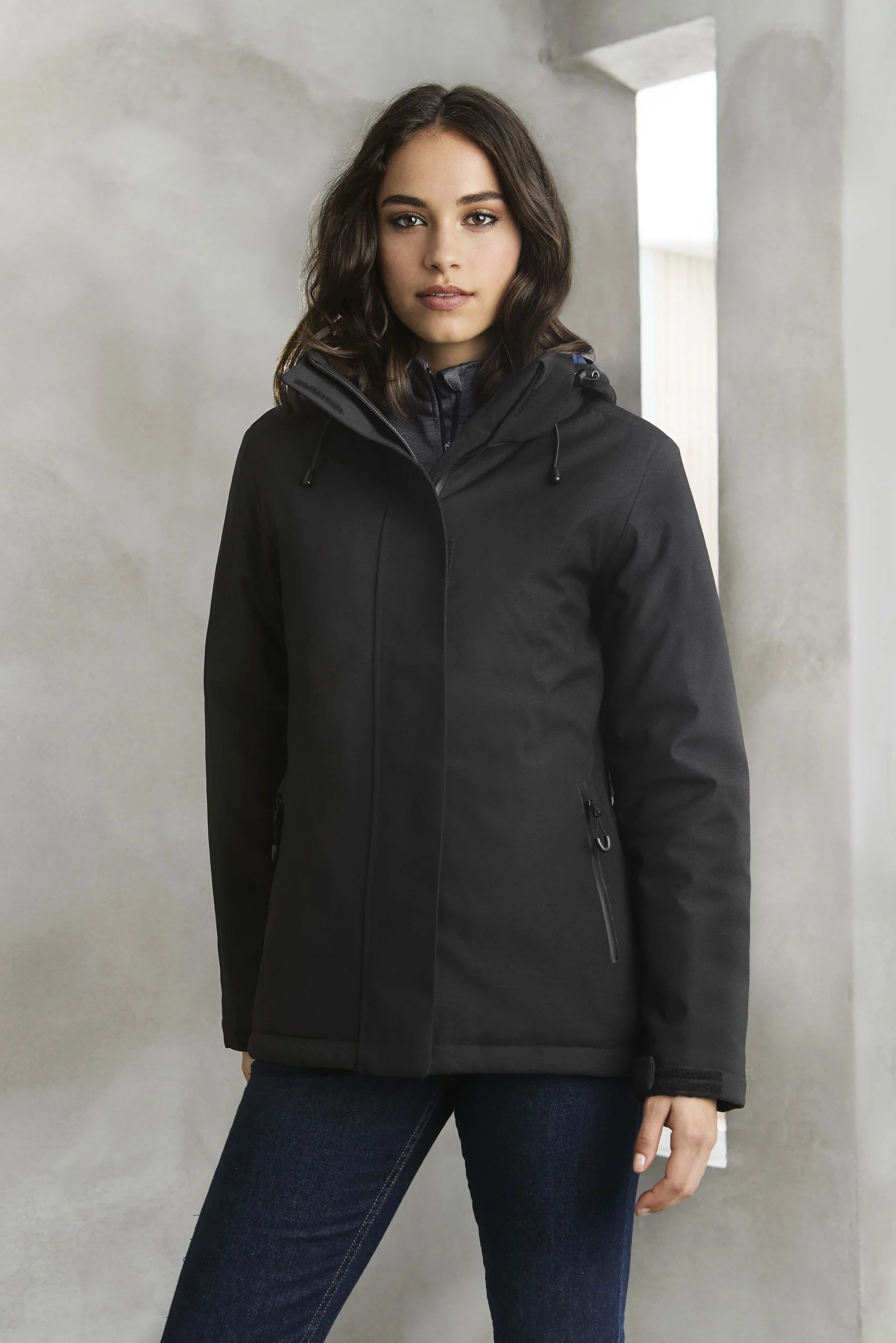 J132L_Worn_Black_01.jpg