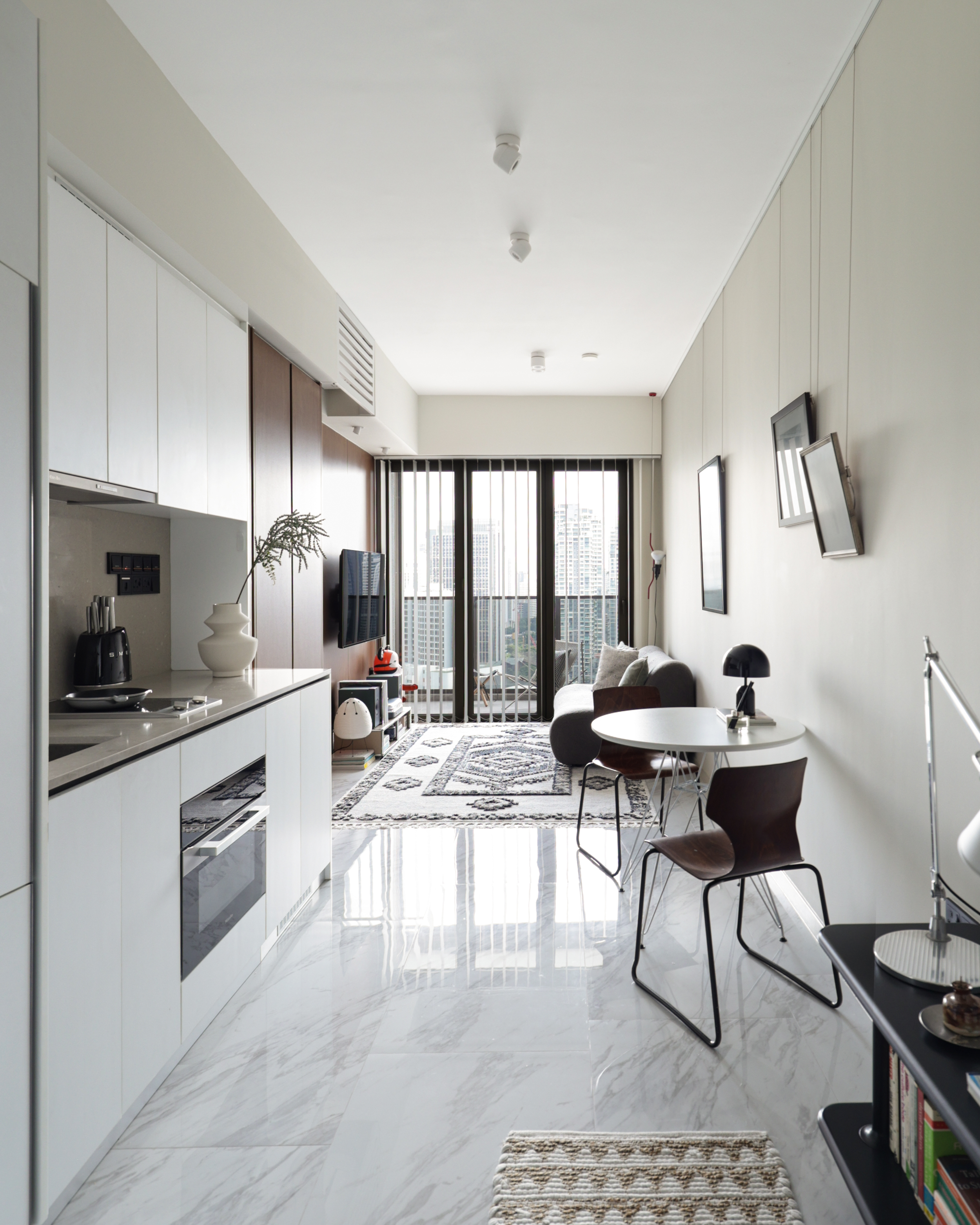 1K2A4361 sliding door close.png