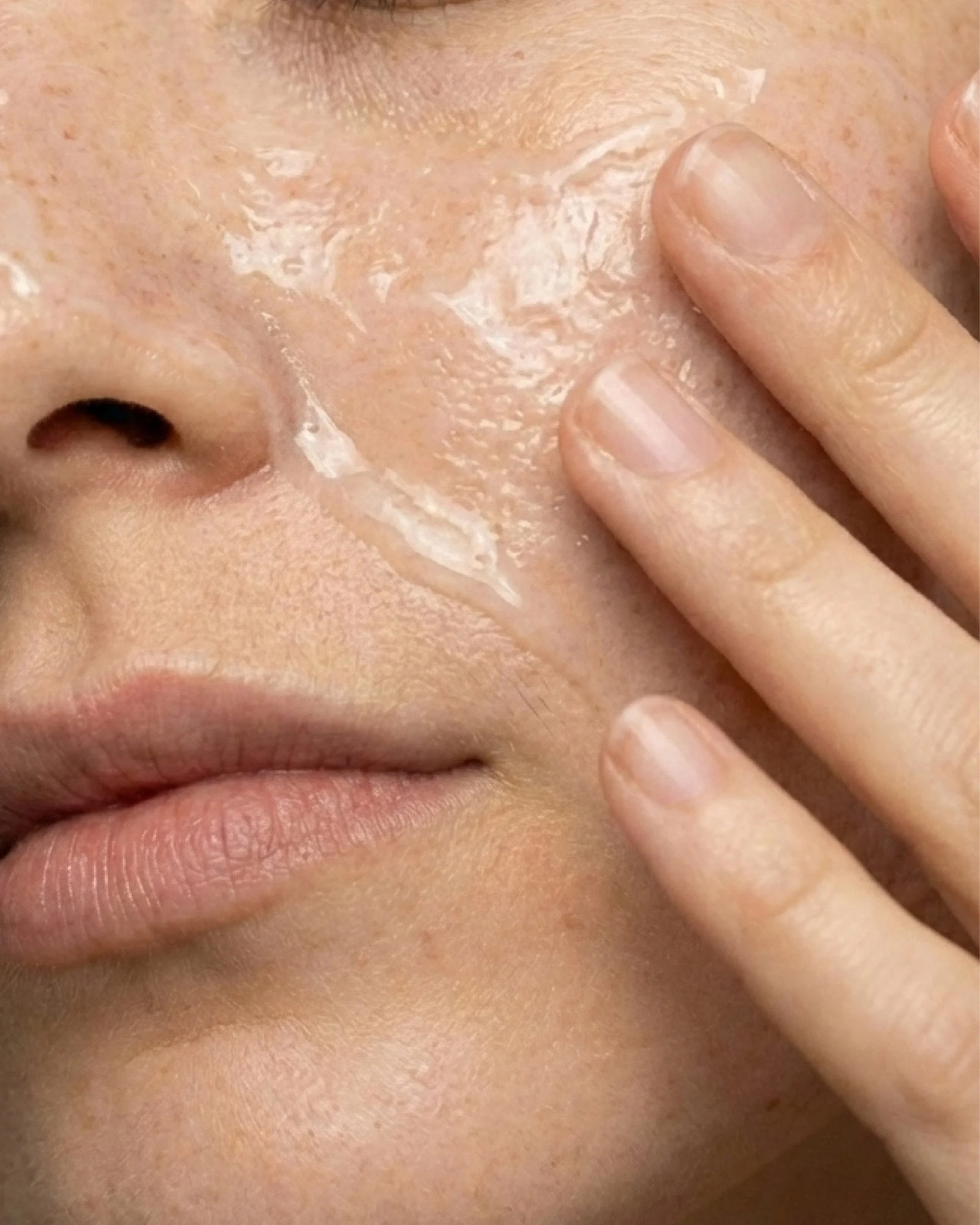 Skinician-Purifying-Cleansing Gel for Oily Skin-Texture.jpg