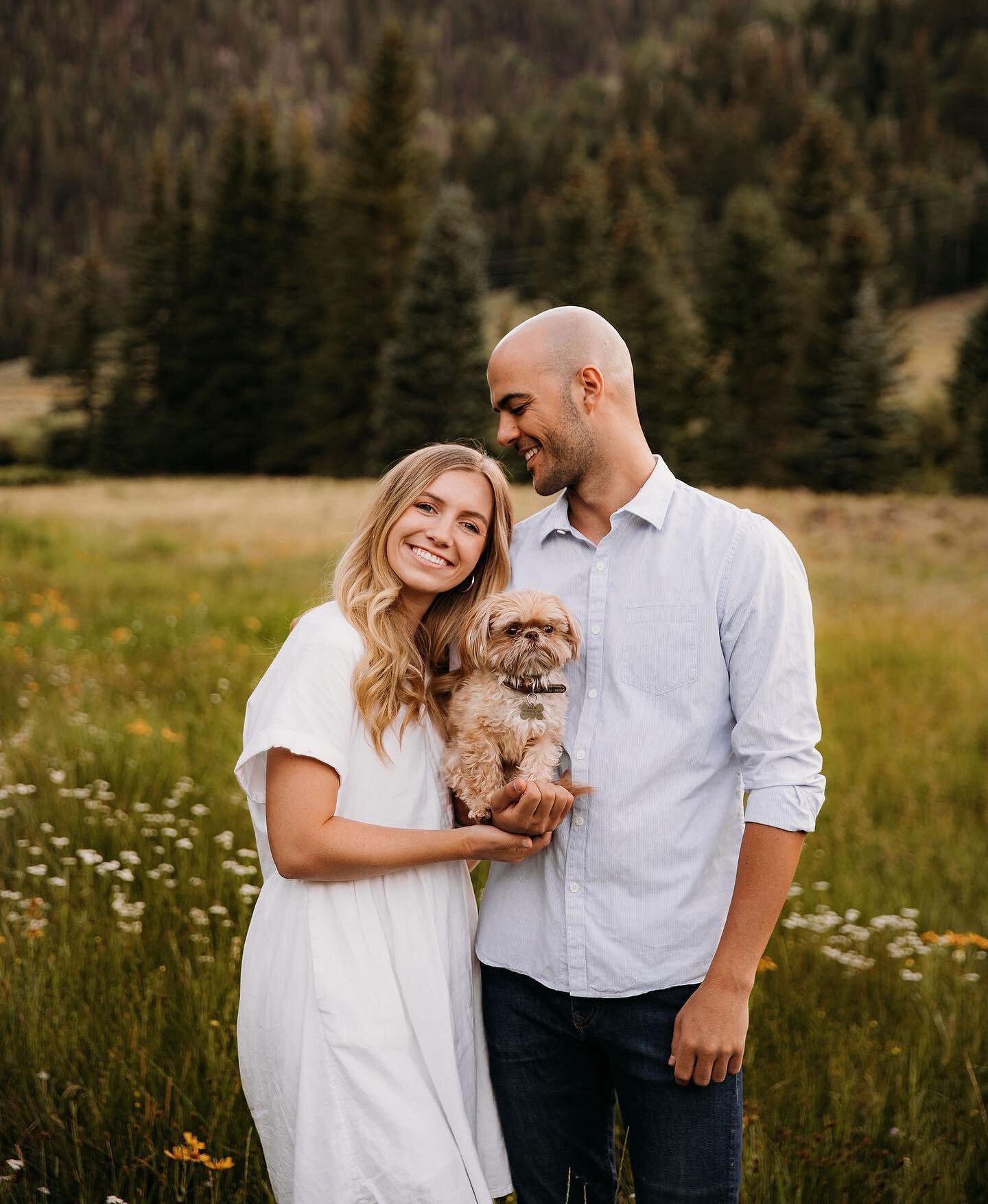 My little family!🥹 A happy, happy gal because I get to see these two tonight!! After the best month in Utah, it&rsquo;s finally time to head back to the city. Thank you to everyone who helped fill my time with pretty photo sessions while I was in to