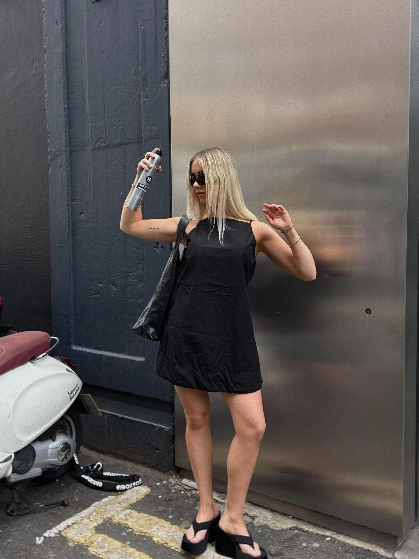 cool girl hair content only ✋🏻 
our second shoot for @redken, &amp; this time we hit the streets of london to bring a fresh, city-energy vibe to their content.

we handled model sourcing, location scouting, creative direction, shooting + editing &nd