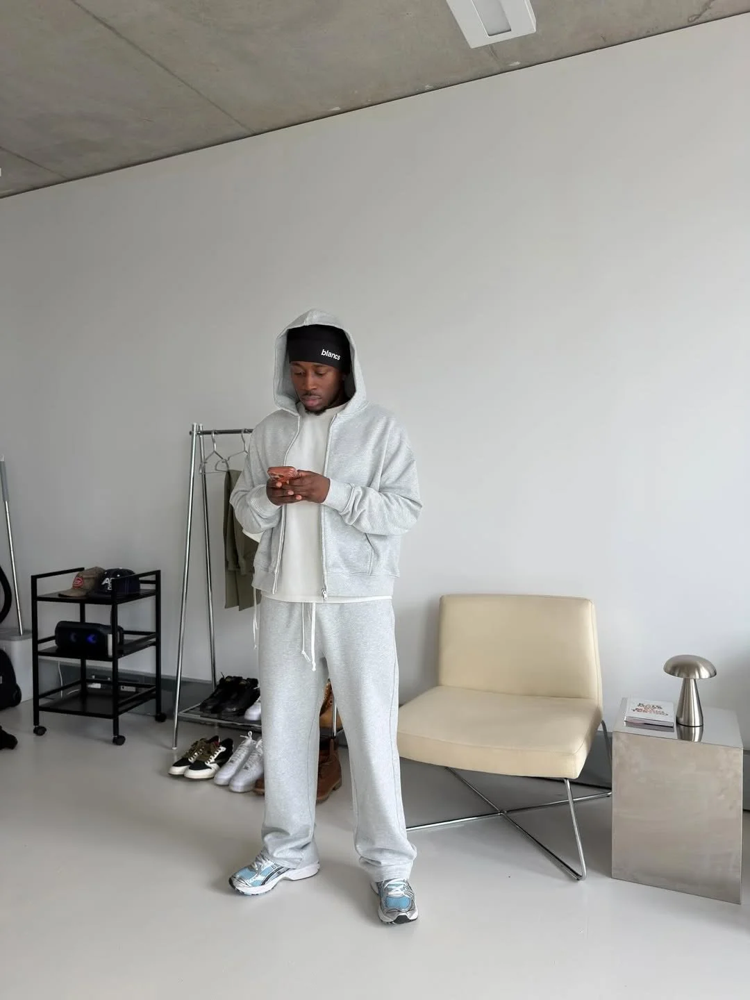 bts of @blancs in the studio.

clean fits, clean space.

hire our west london content studio via the link in our bio.

content by the brand. 

#minimalstudio #minimalcontentstudio #londoncontentstudio
#londonstudiohire #contentstudio