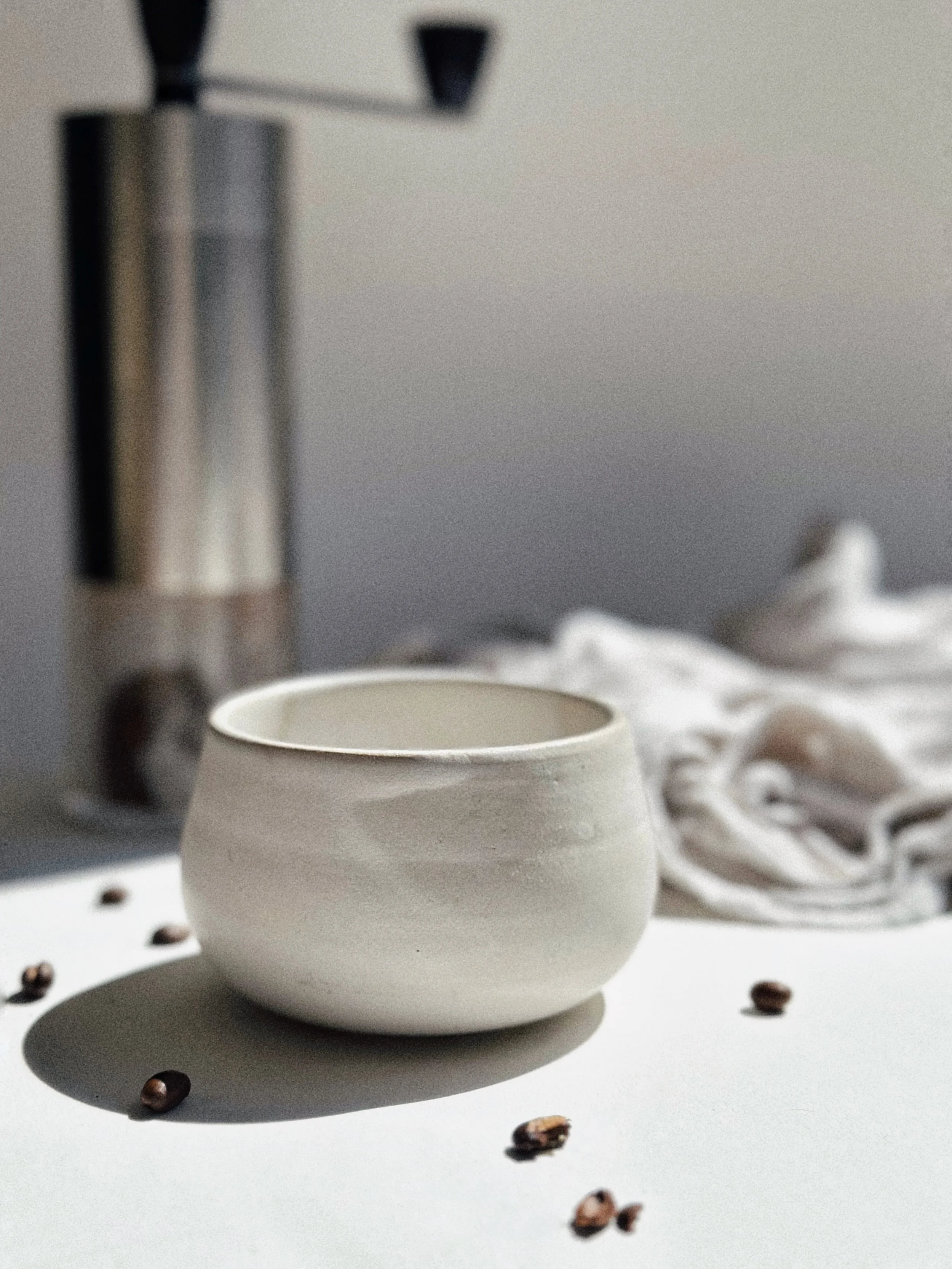 studio cup 'f r e y a' in soft white