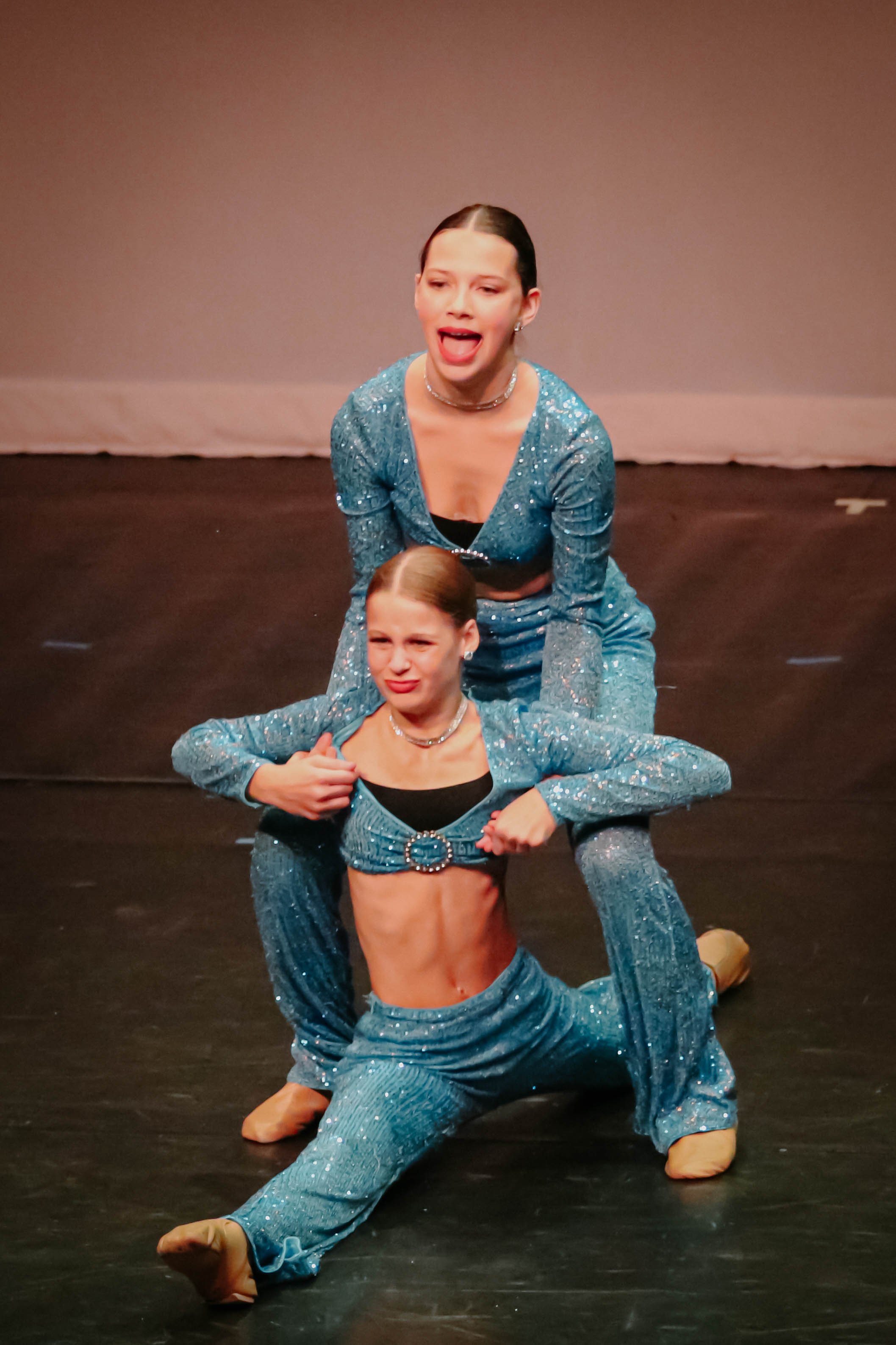 Kayla_Tillie_2462.jpg