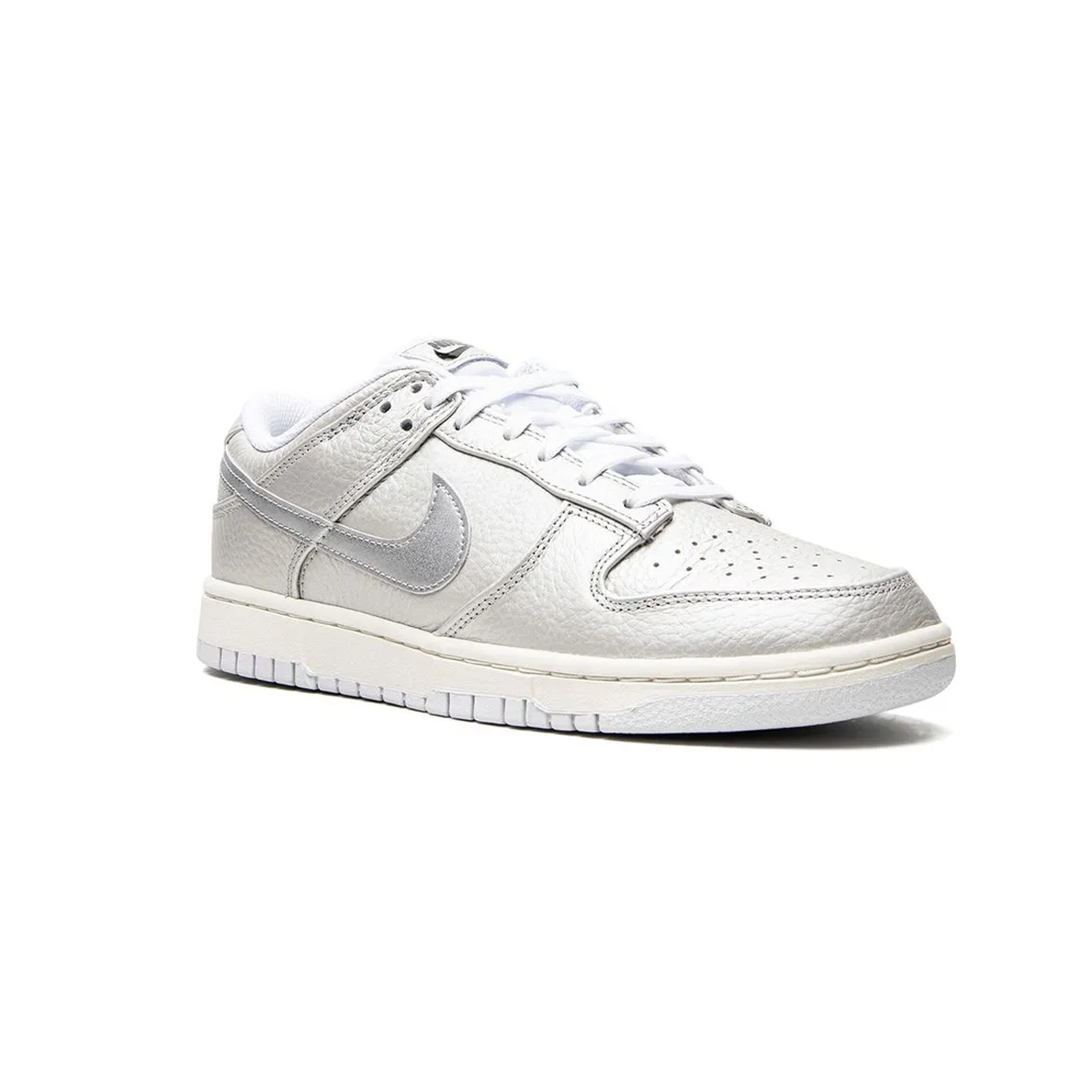 Dunk Low _Metallic Silver_.png
