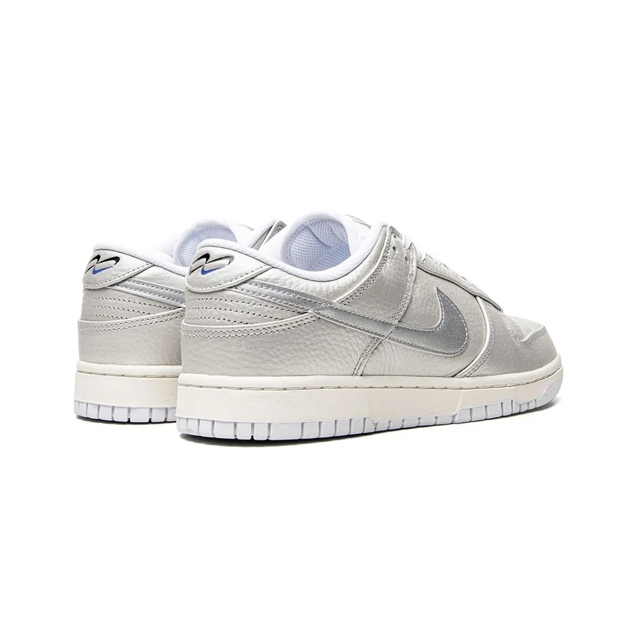 Dunk Low _Metallic Silver back.png