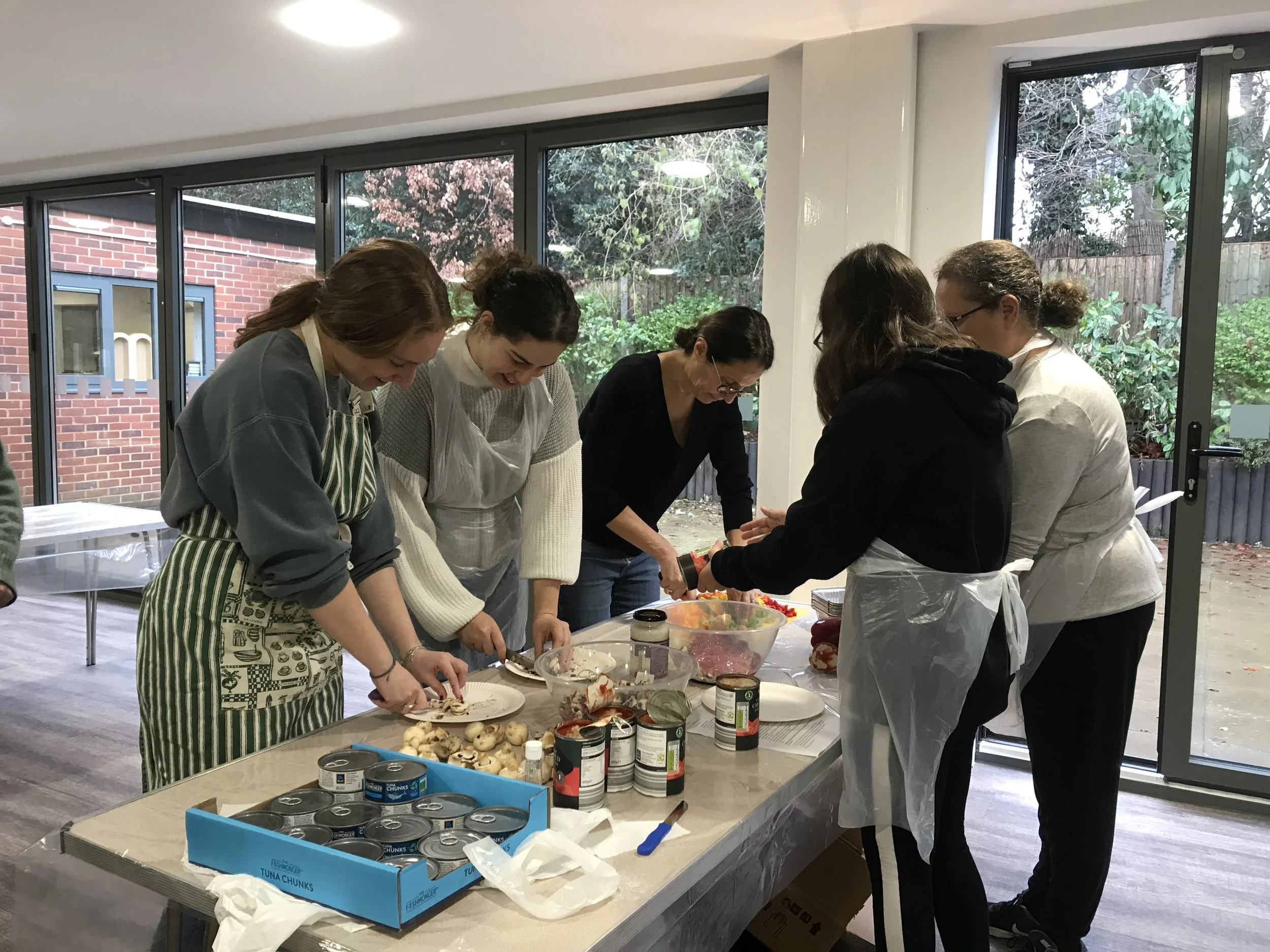 Radlett Jewish community support local food bank on Christmas Day