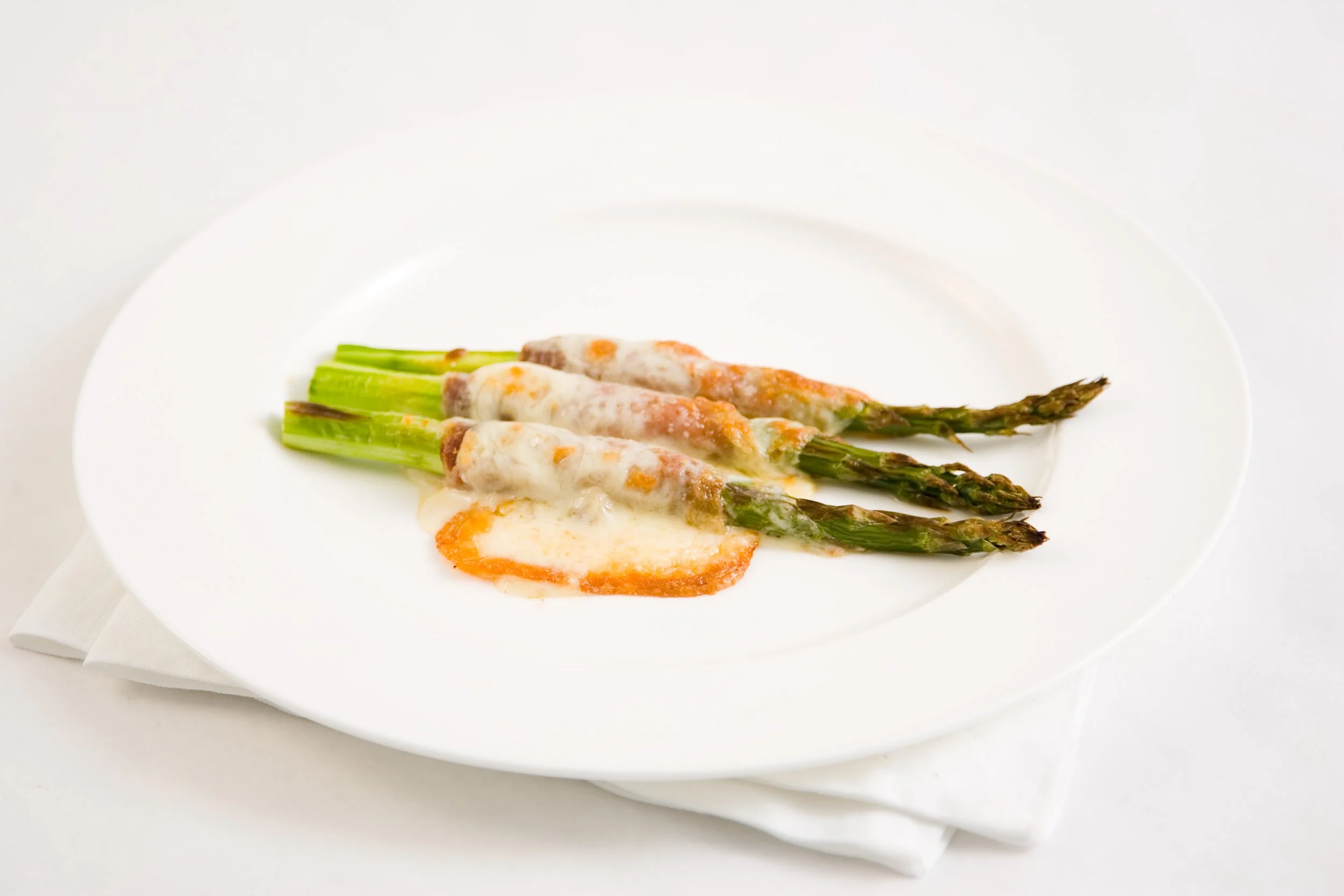 Prosciutto Wrapped Asparagus with Gruyere