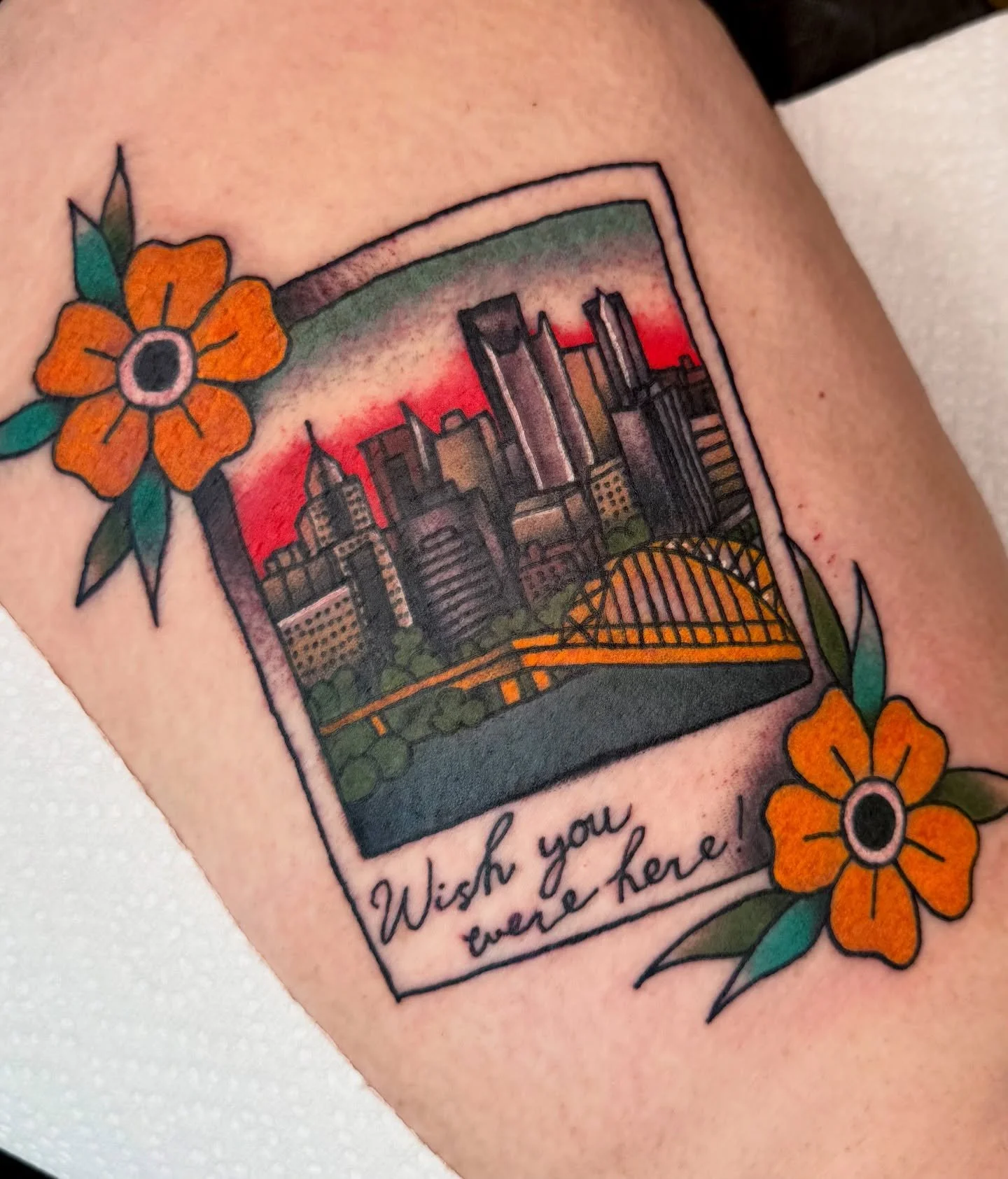 💛🖤Pittsburgh 🖤💛 it&rsquo;s good to be home! Polaroid off of my Pittsburgh flash a lil while ago on Darrah! I hope this one healed up well for you! ✨ it was absolutely lovely to tattoo you!

I love tattooing customs and flesh! the link is in my bi