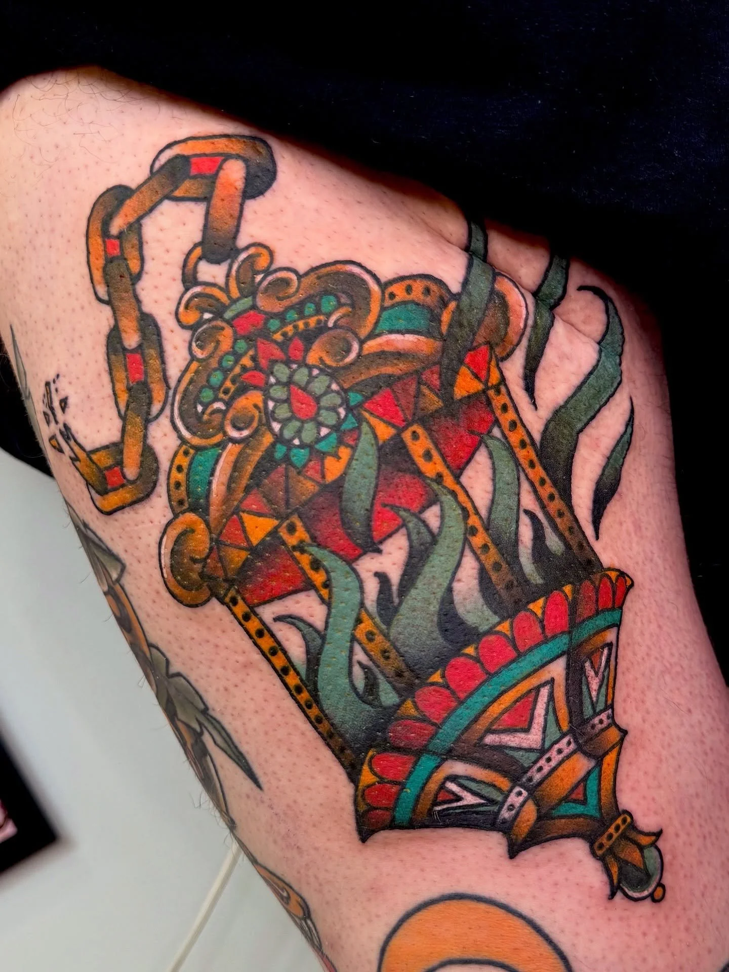 falling lantern for Gabe ✨ I had such a good time tattooing this for you! thank you so much for the years of trust and kindness &mdash; it&rsquo;s always so wonderful to tattoo you and Adriel! happy healing, until next time friends! 

I don&rsquo;t k