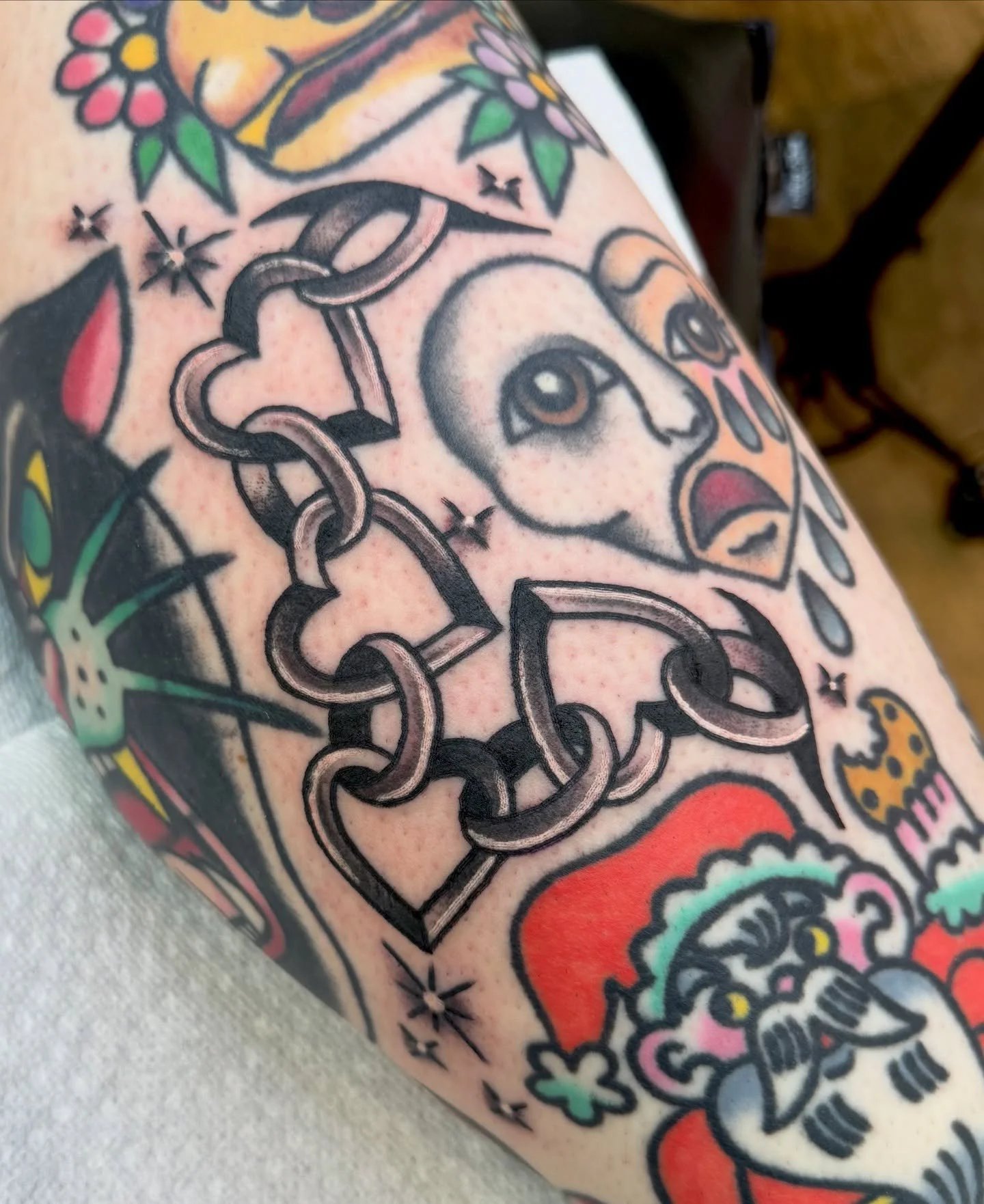 gap filled for Kelsey ✨✅ I absolutely love doing tattoos in tight weird gaps like this one! thank you so much for your trust and patience! I appreciate you! (surrounding tattoos not by me) 

I would love to tattoo you, your idea or mine &mdash; link 