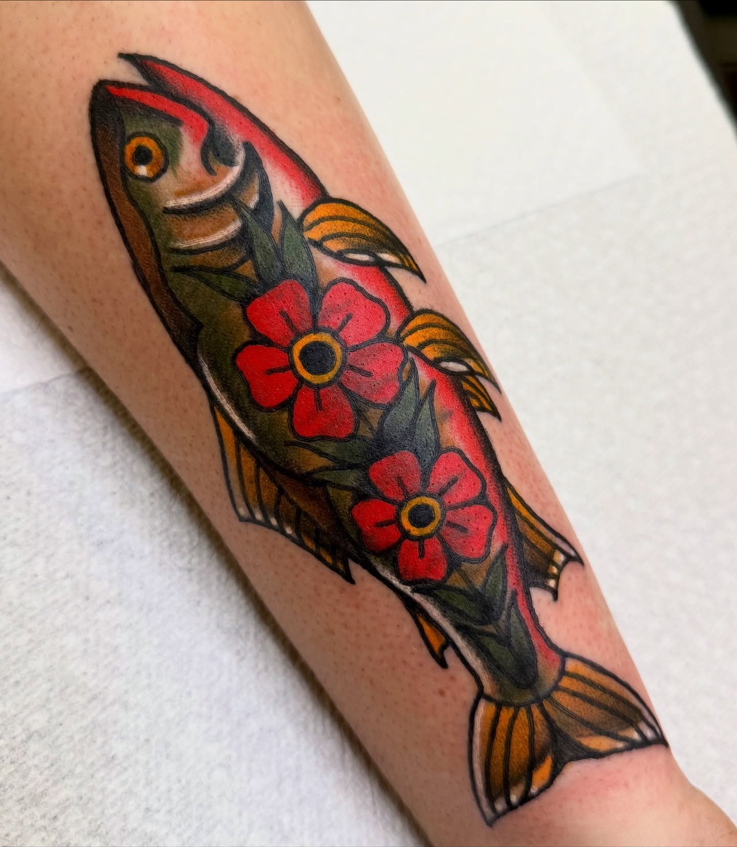 floral fish coverup for Carly! swipe to see what we started with 🐟✨ thank you so much for your trust with this one! it was so lovely to meet and tattoo you! happy healing! 

I love to tattoo, and I would love to tattoo you! link is in my bio to book