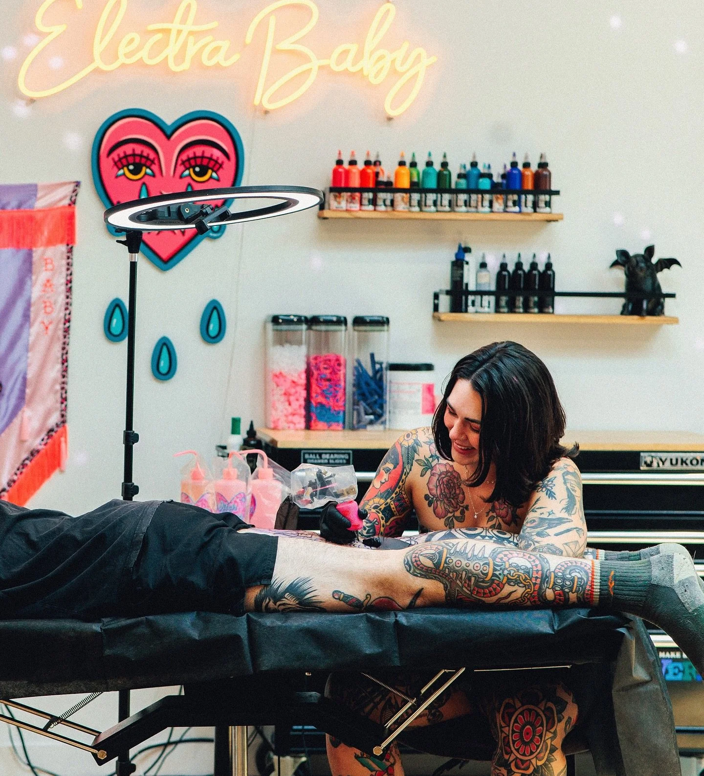 showing off more photos that Alexa from @wildnativephoto took for me earlier this year 💖✨ I&rsquo;m so happy in my little studio, I can&rsquo;t believe it&rsquo;s already been almost 3.5 years! time flies when you&rsquo;re having fun 💅✨ 

thank you