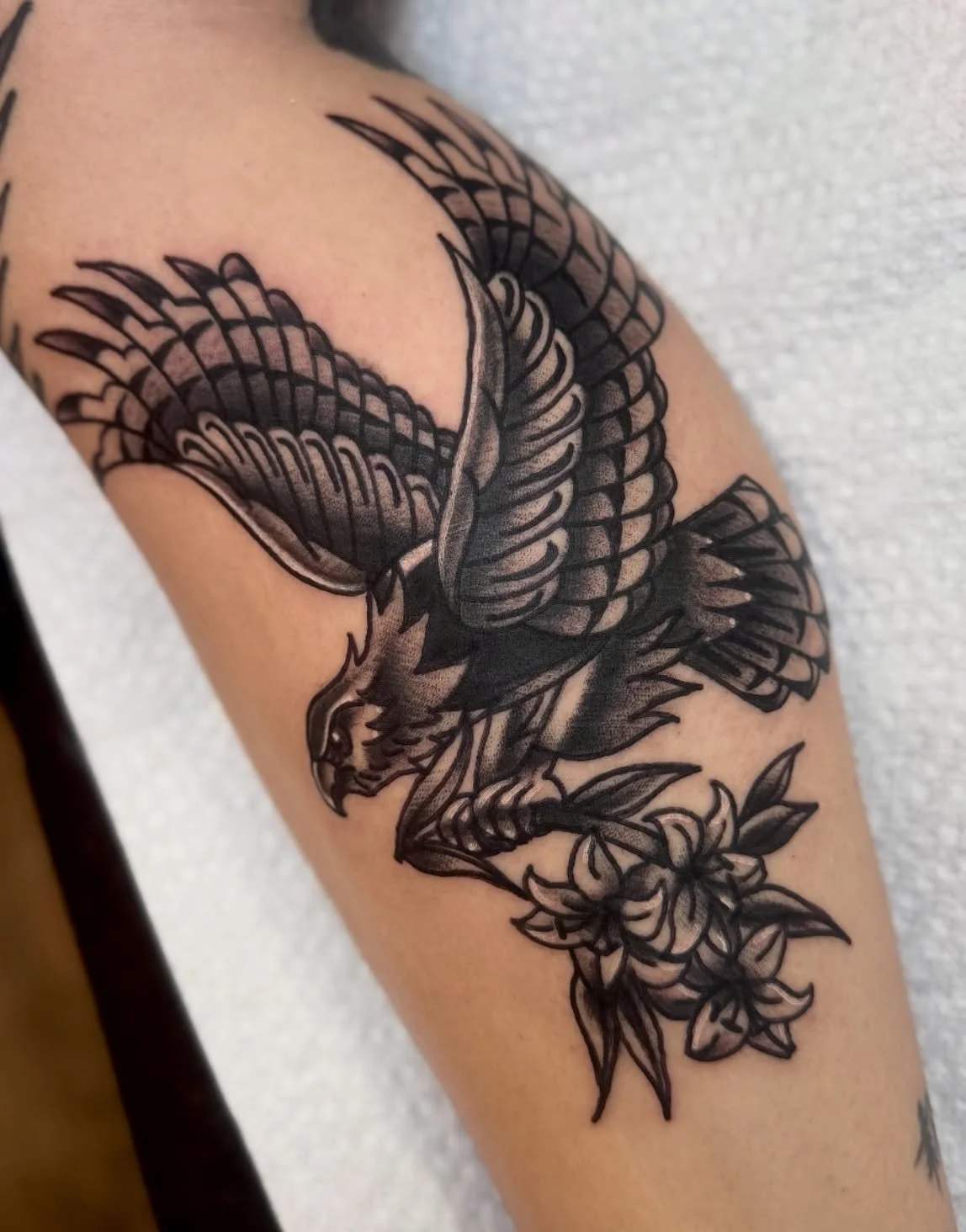red tailed hawk carrying some lillies for Eden! thank you so much for your trust with this one, it was so lovely to tattoo you again and catch up! happy healing! ✨

I&rsquo;ve got time to tattoo you! flash or custom appointments welcome :-) link is i
