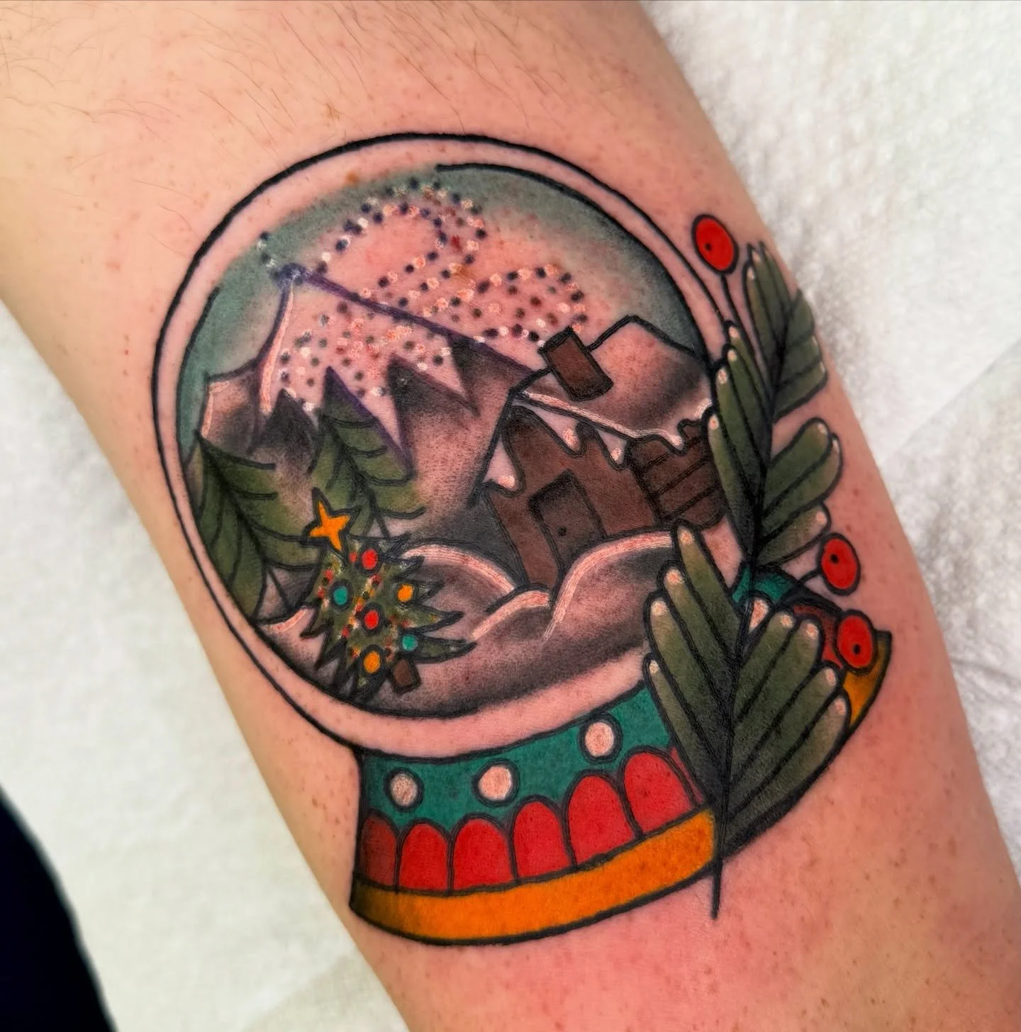 I love how many winter-y// holiday tattoos have been in my books lately and how many I have coming up eeee! 🎄🎁❄️ this one is off of my flash, with a slight twist to make it just right! thank you so much for your trust Scott, it was an honor to be a