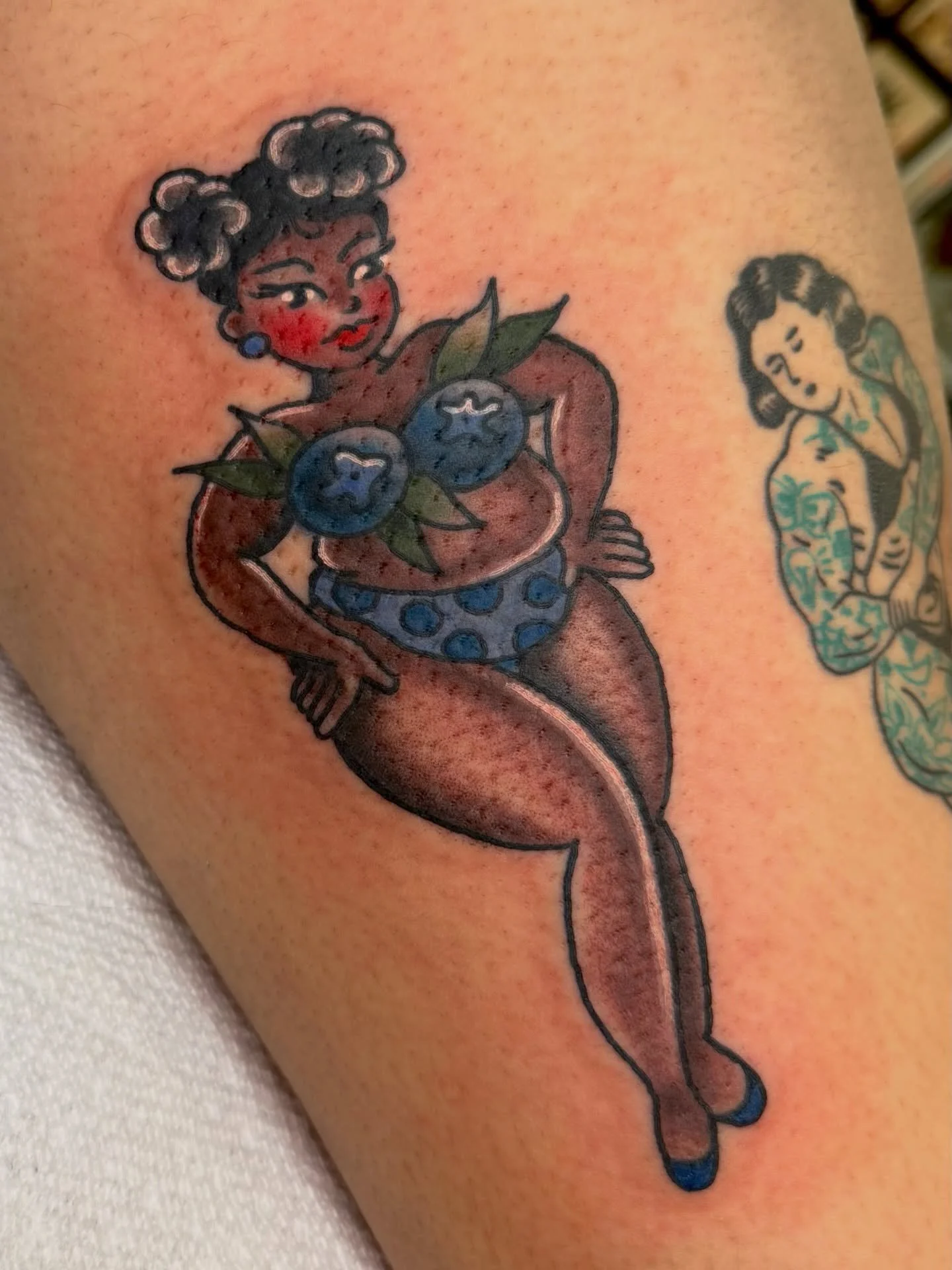 boooberrrries 😤 I&rsquo;m soooo stoked to finally do this blueberry cutie off of my flash for cail! 🫐 thank you so much for your trust patience and yaps! happy healing dear! 

a friendly reminder all of my flash is repeatable, able to be adjusted t