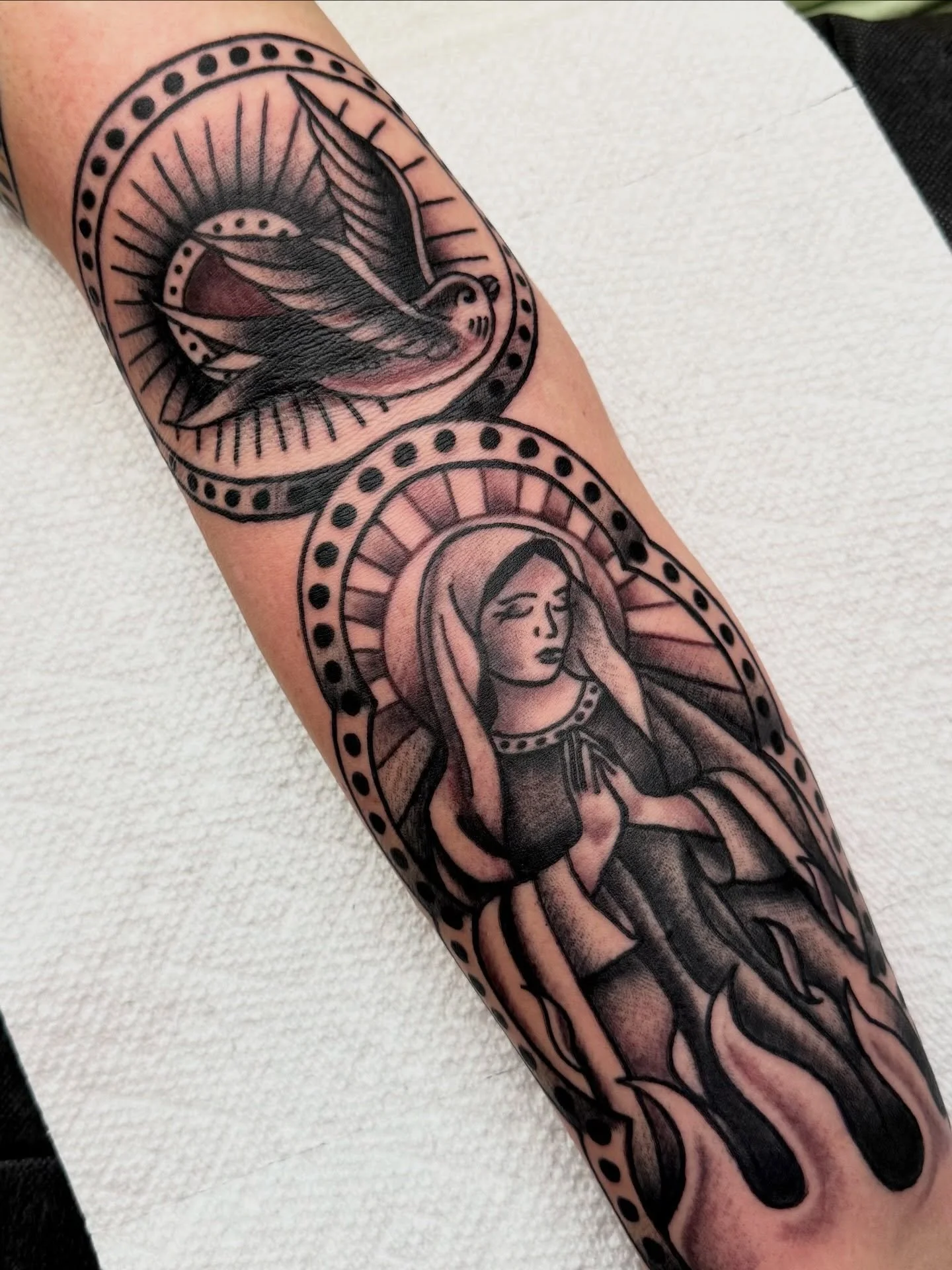 more progress on Chelsea&rsquo;s framework sleeve ✨ it&rsquo;s such a dream to be trusted to do so many framework pieces for you all, they&rsquo;re my absolute favorites! thank you for your patience and trust, I&rsquo;m so excited to dive back into t