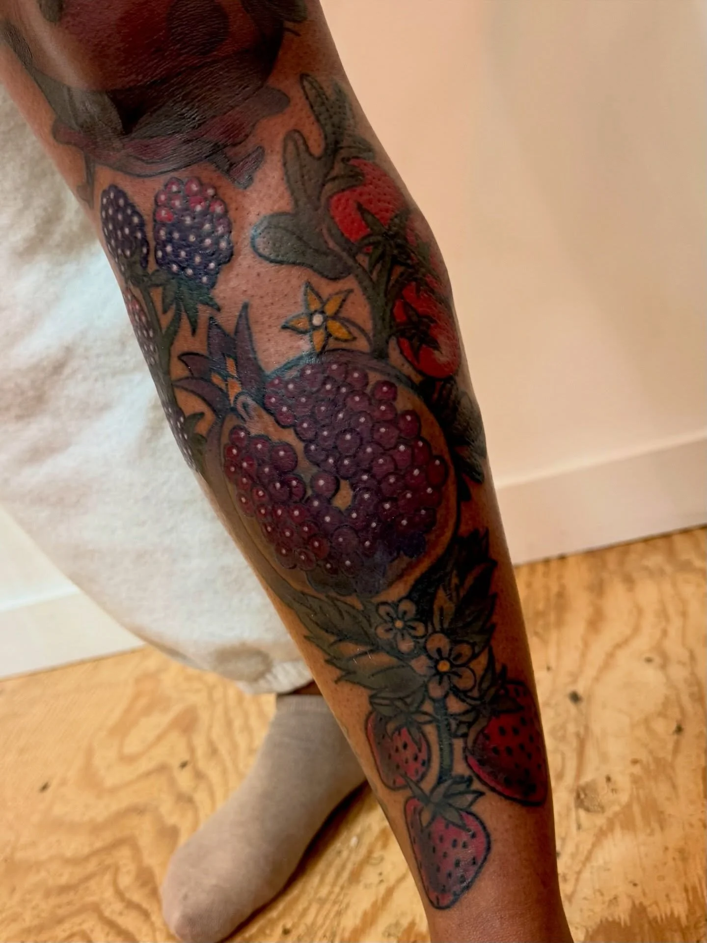 feeling fruity 🍓🍅✨ shading half fresh, half healed (strawberries completely healed) for mahogany! thank you so much for your patience and trust with this one! I can&rsquo;t wait to do the veggies hehe, happy healing friend! It&rsquo;s always lovely