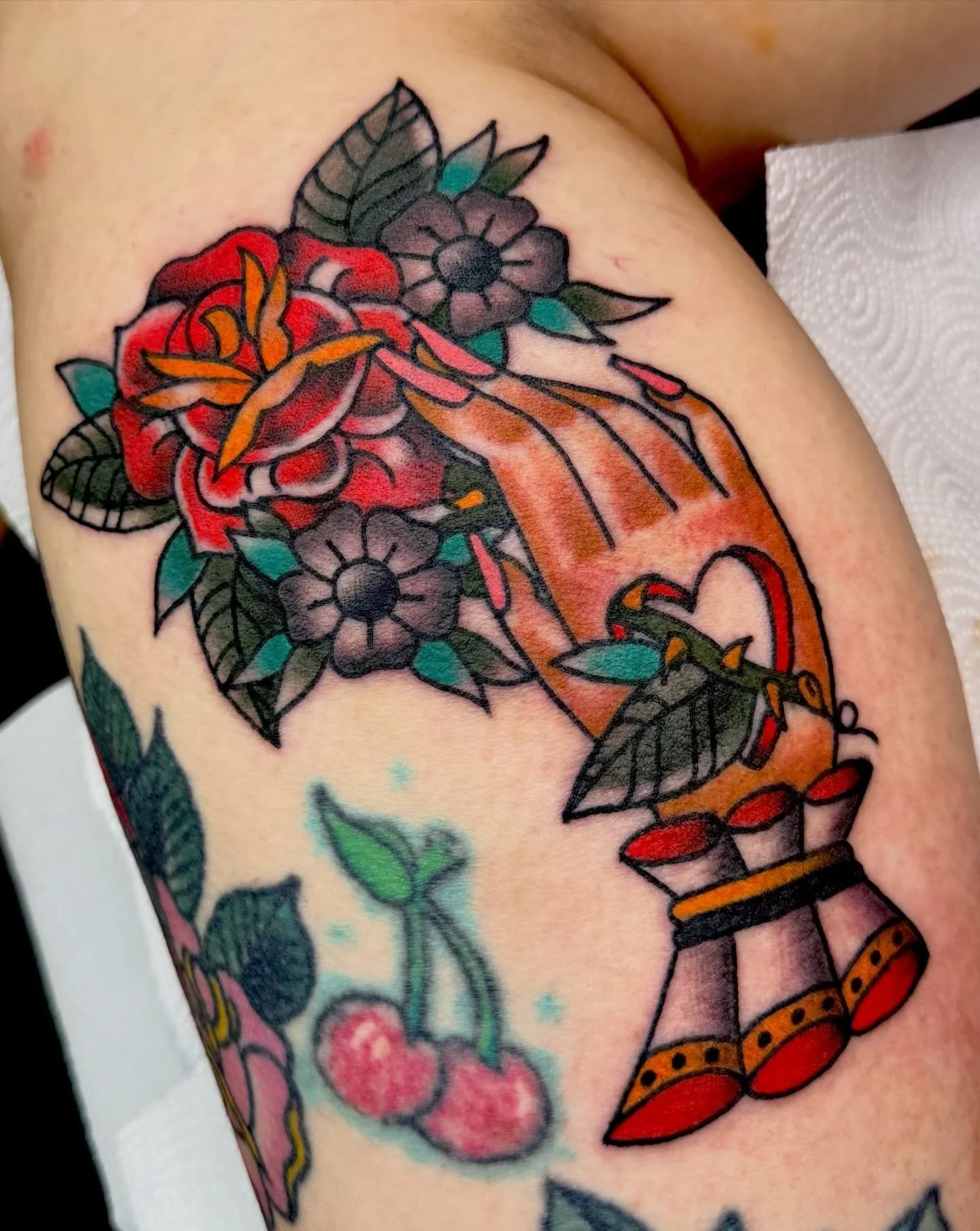 hand holding a floral bouquet off of my flash for Ashley yesterday! thank you so much for your trust and patience 💐💫 surrounding tattoos not done by me

a friendly reminder all of my flash is repeatable, able to be adjusted to your liking and can b
