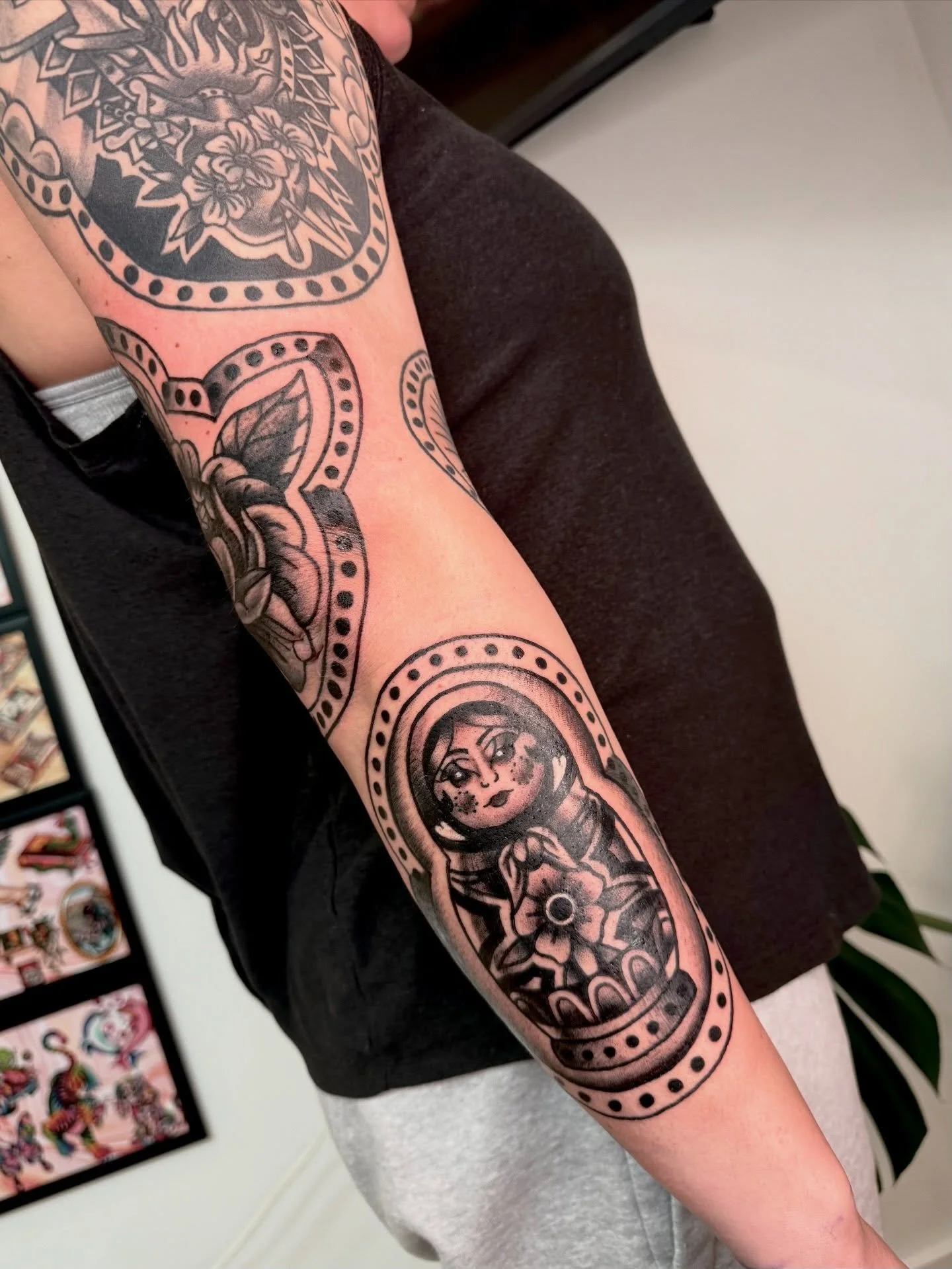 framework sleeve in progress 💫 this time we knocked out the nesting doll and a peony on the elbow! thank you Chelsea for your trust, patience and commitment to this project! I can&rsquo;t wait for next time! happy healing! 

if you also see a framew