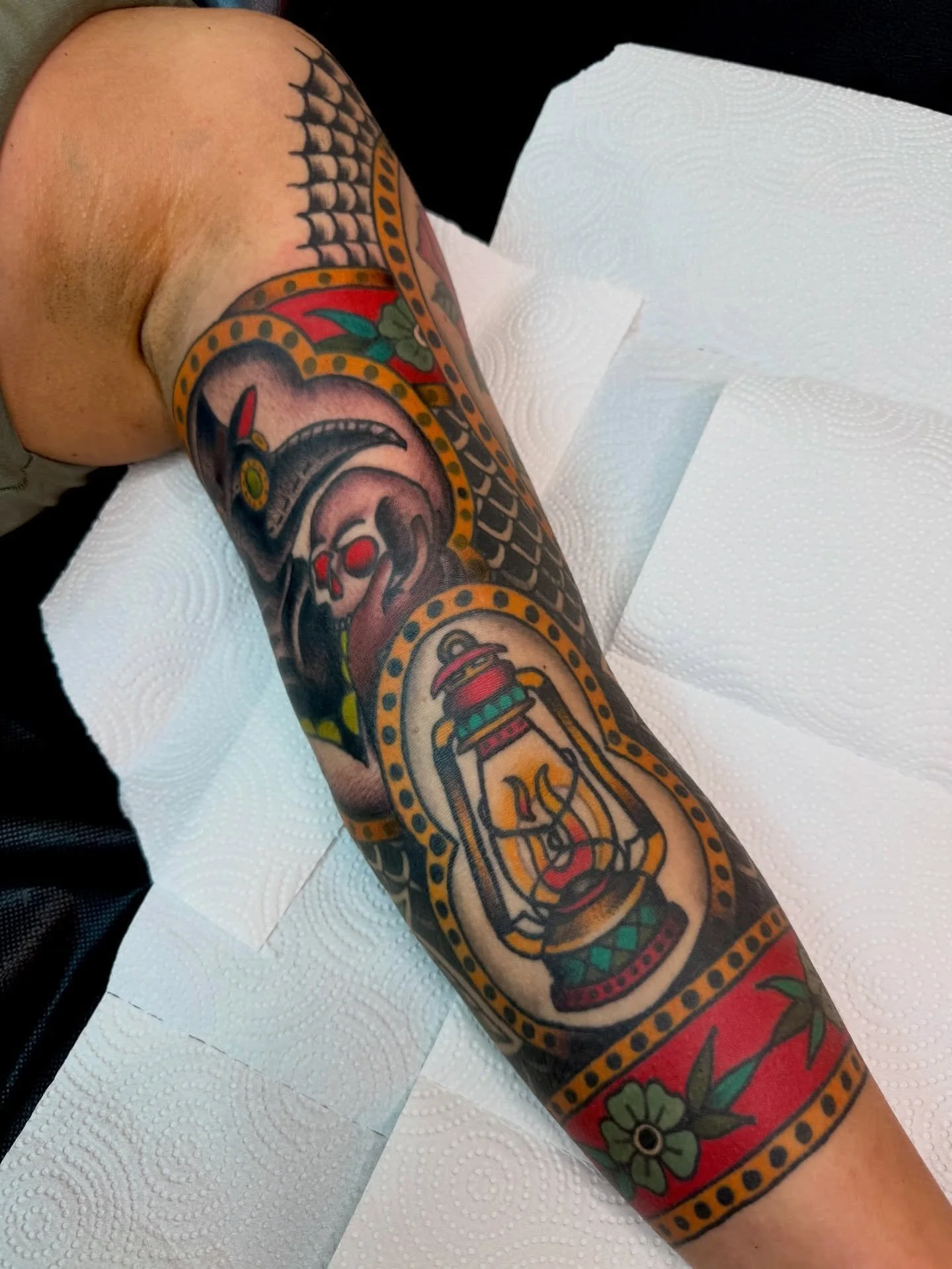 we crossed the finish line on this framework 3/4ths sleeve on Friday 😤 thank you for your trust, patience and commitment  to getting  this one knocked out Tori! it was so lovely to work on this with you, and I hope it heals up and finishes setting i
