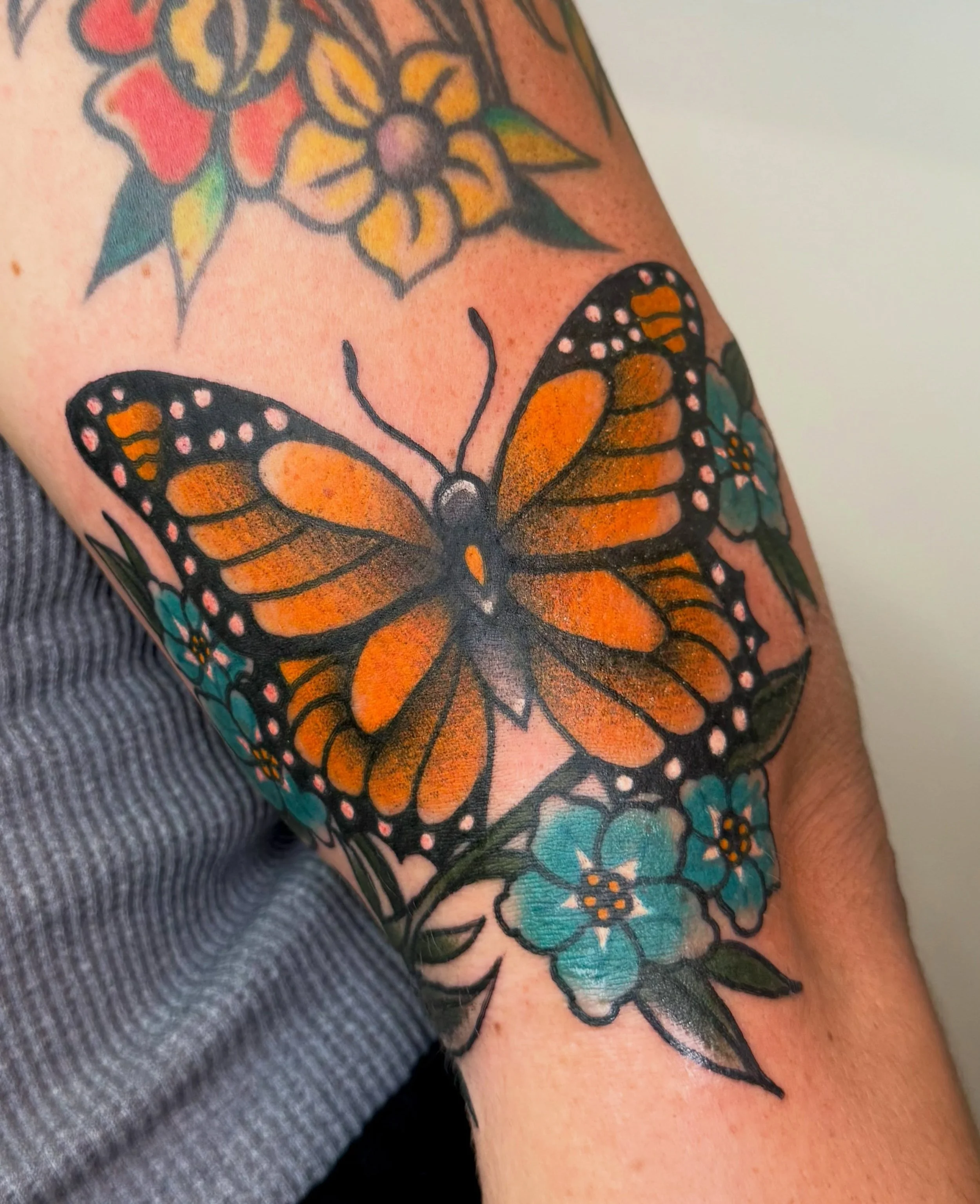 classics made daily 🦋 yellow monarch with forget-me-nots for Alex! thank you for your patience, trust and kindness. it was a dream to meet and tattoo you! happy healing! 

I am currently booking July//August and I would love to tattoo you! link is i