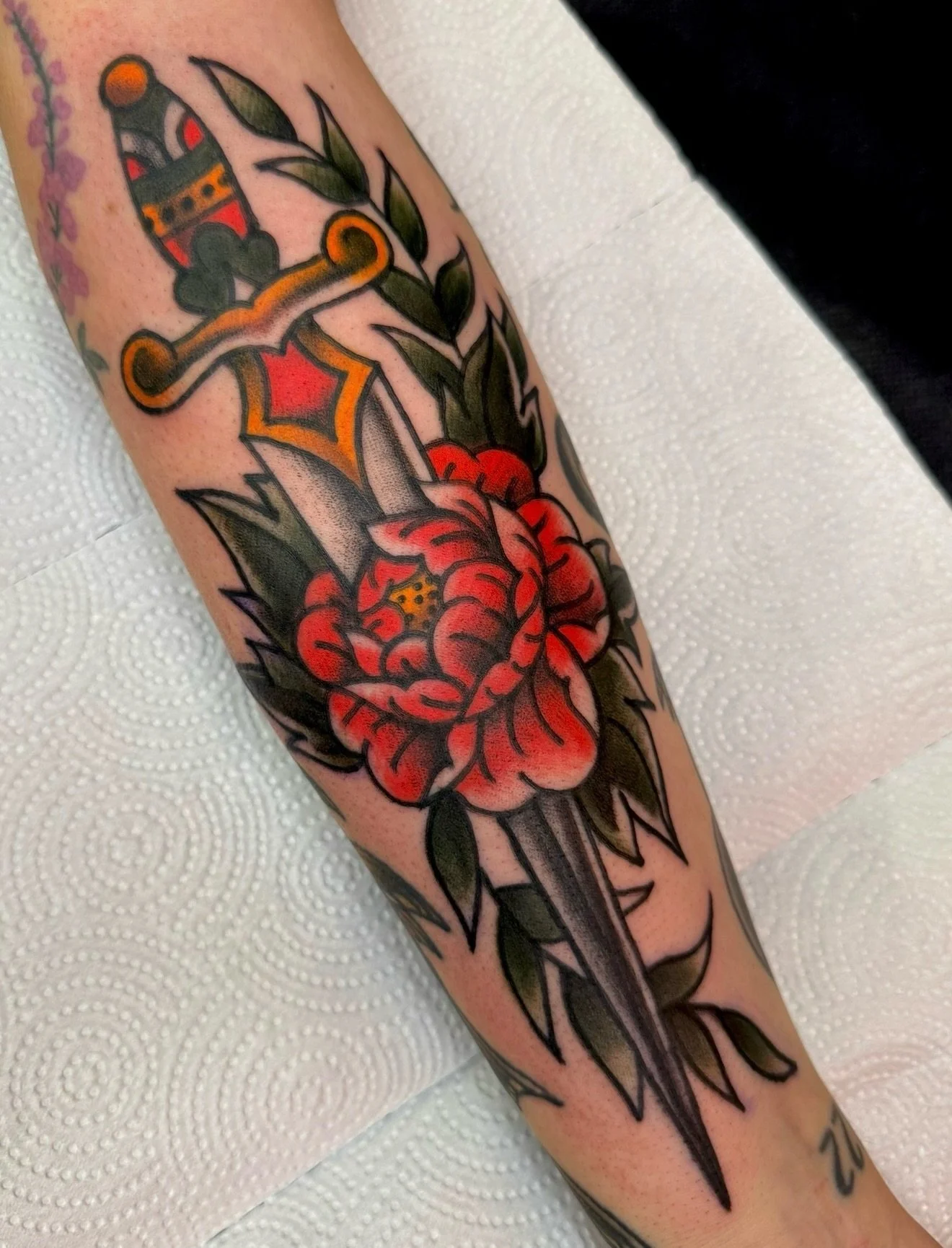 filled up that last gap on Carly&rsquo;s forearm before her big move to Colorado!! it&rsquo;s been an absolute dream to tattoo you over the last couple of months! thank you for your kindness and patience 💫 best of luck friend! swipe to see some heal