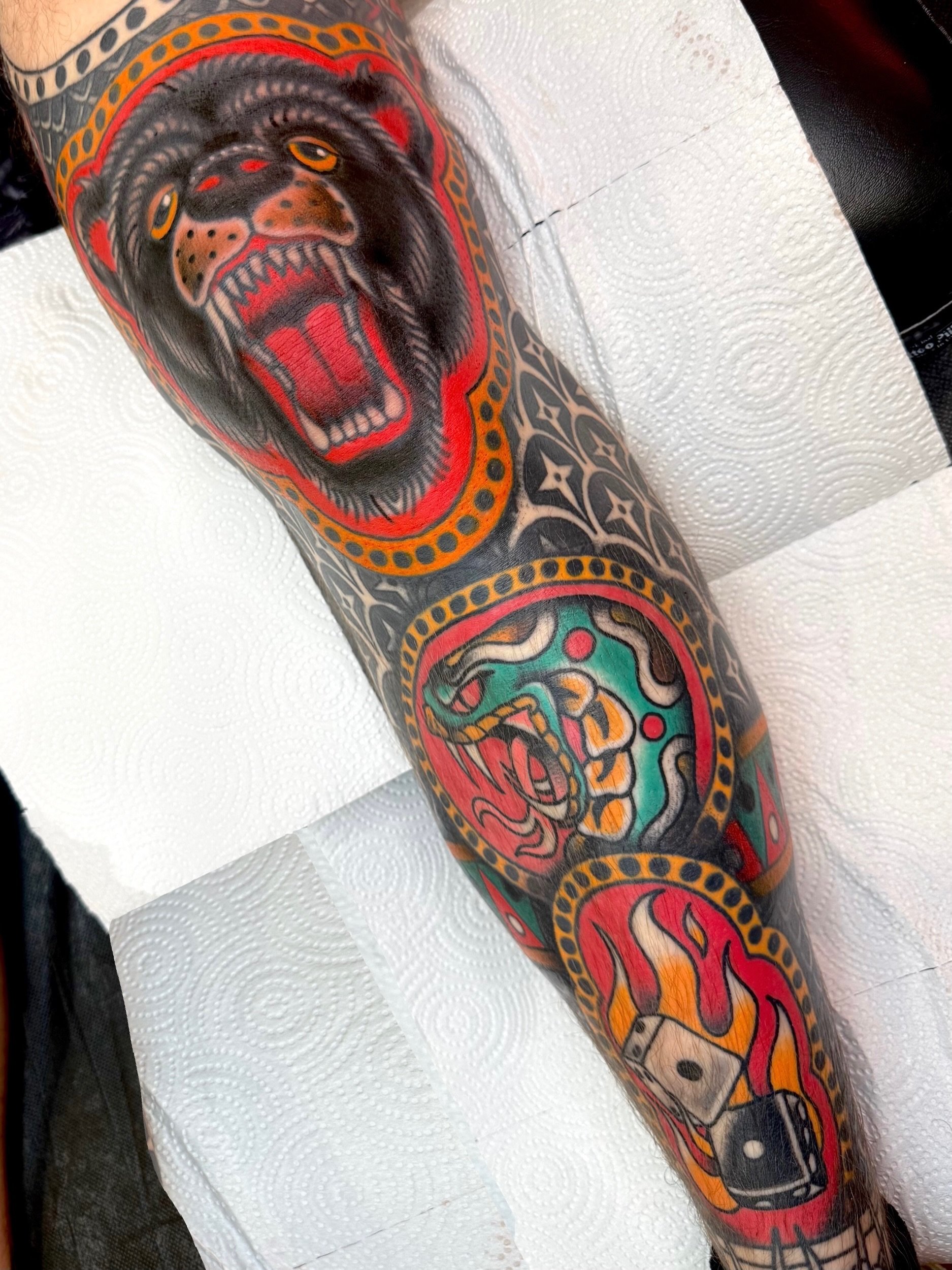 chipping away at Jackson&rsquo;s framed leg sleeve! shading on the knee and lower band fresh, everything else healed. thank you so much for your trust and patience! I can&rsquo;t wait to finish this one up 💫

I would love to take on more framed proj
