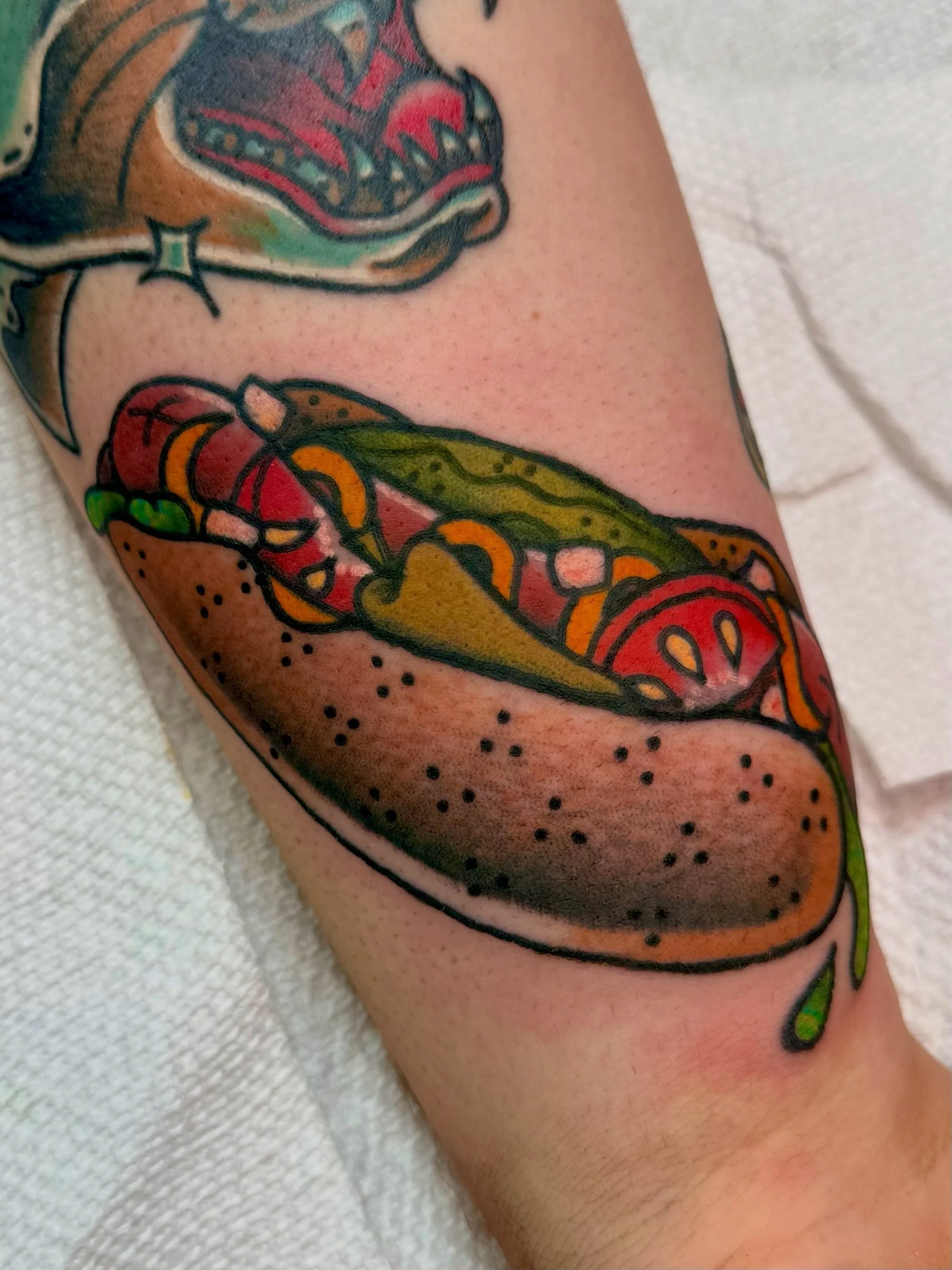 two of my favorite things: Chicago and a glizzy 🌭 thank you so much Jacob for your trust with this one! it was so lovely to have you back in the studio! swipe to see a freshly healed chrome panther we worked on last time 💫 fun fact: one of my first