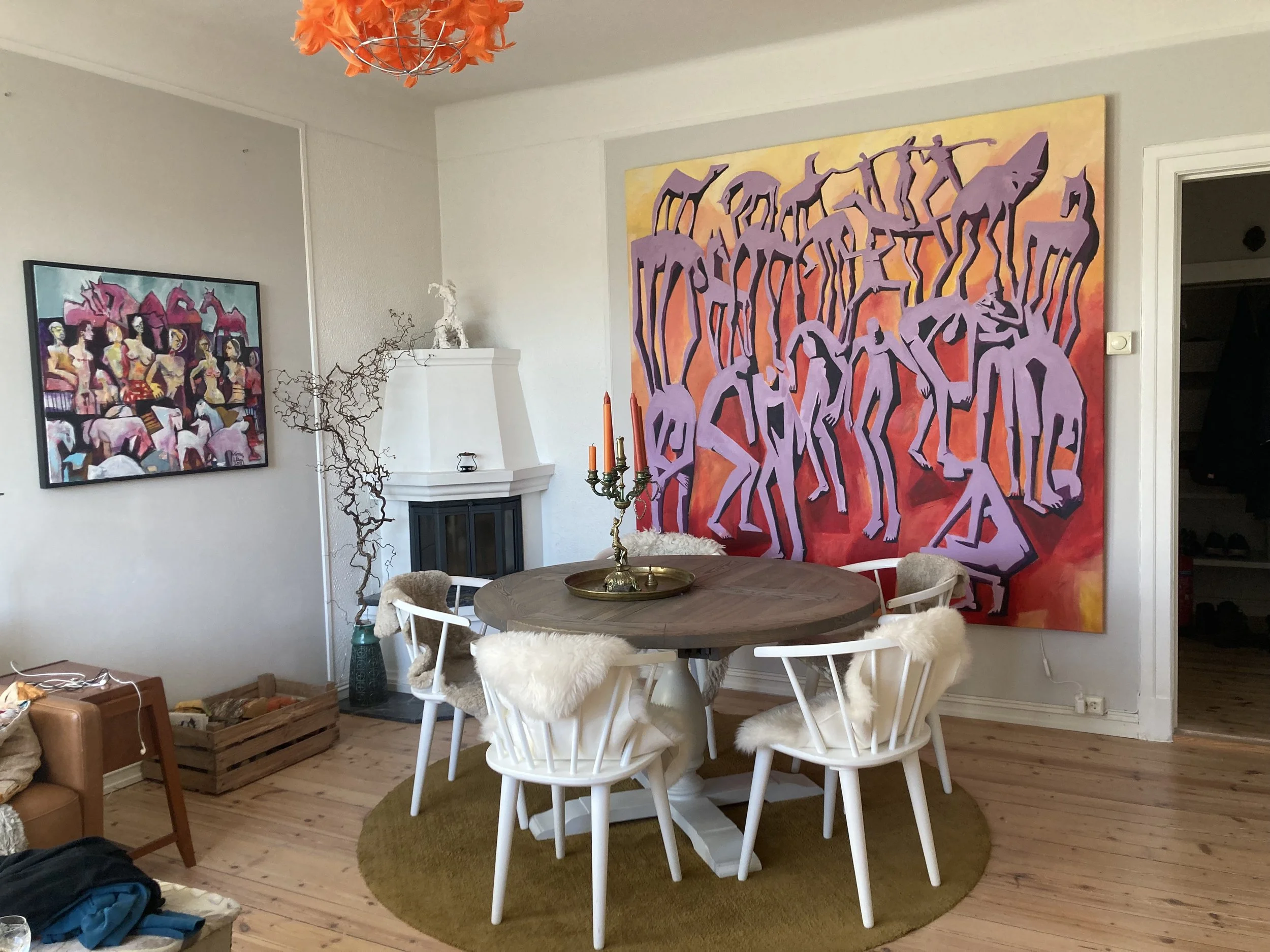 Interior with large painting - Evolution