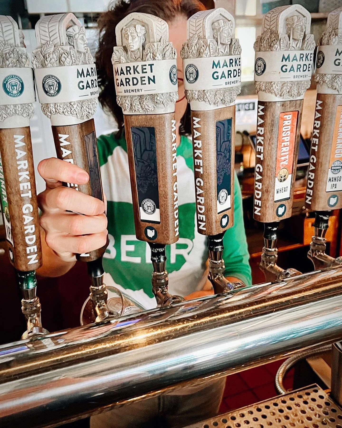 Pouring up something perfect to sip with brunch. Sundays are best on 3 day weekends. 🍻 #beerforpeople #marketgardenbrewery #ohiocity