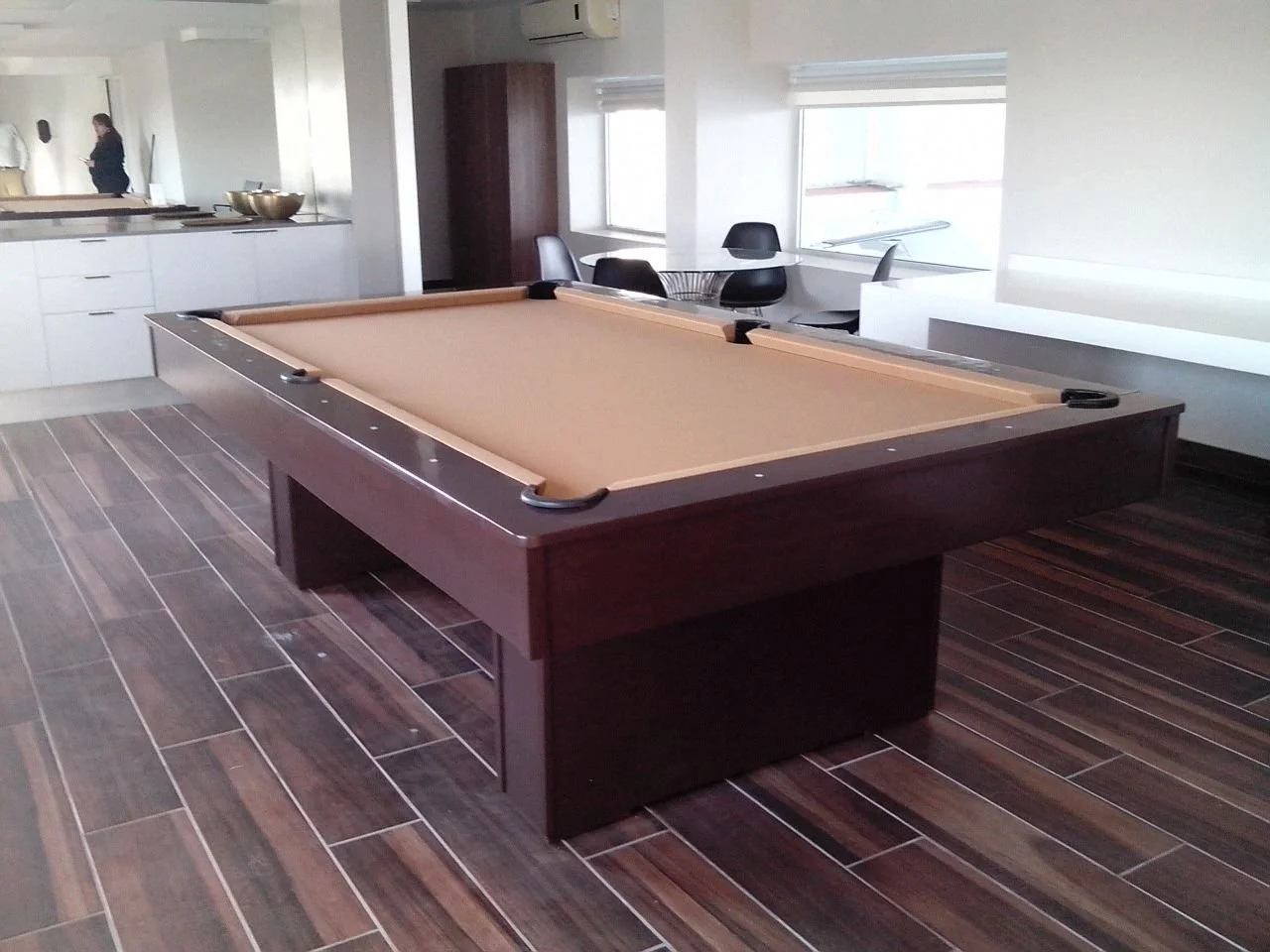 MESA VANGUARDIA (aeropuerto) - copia.JPG