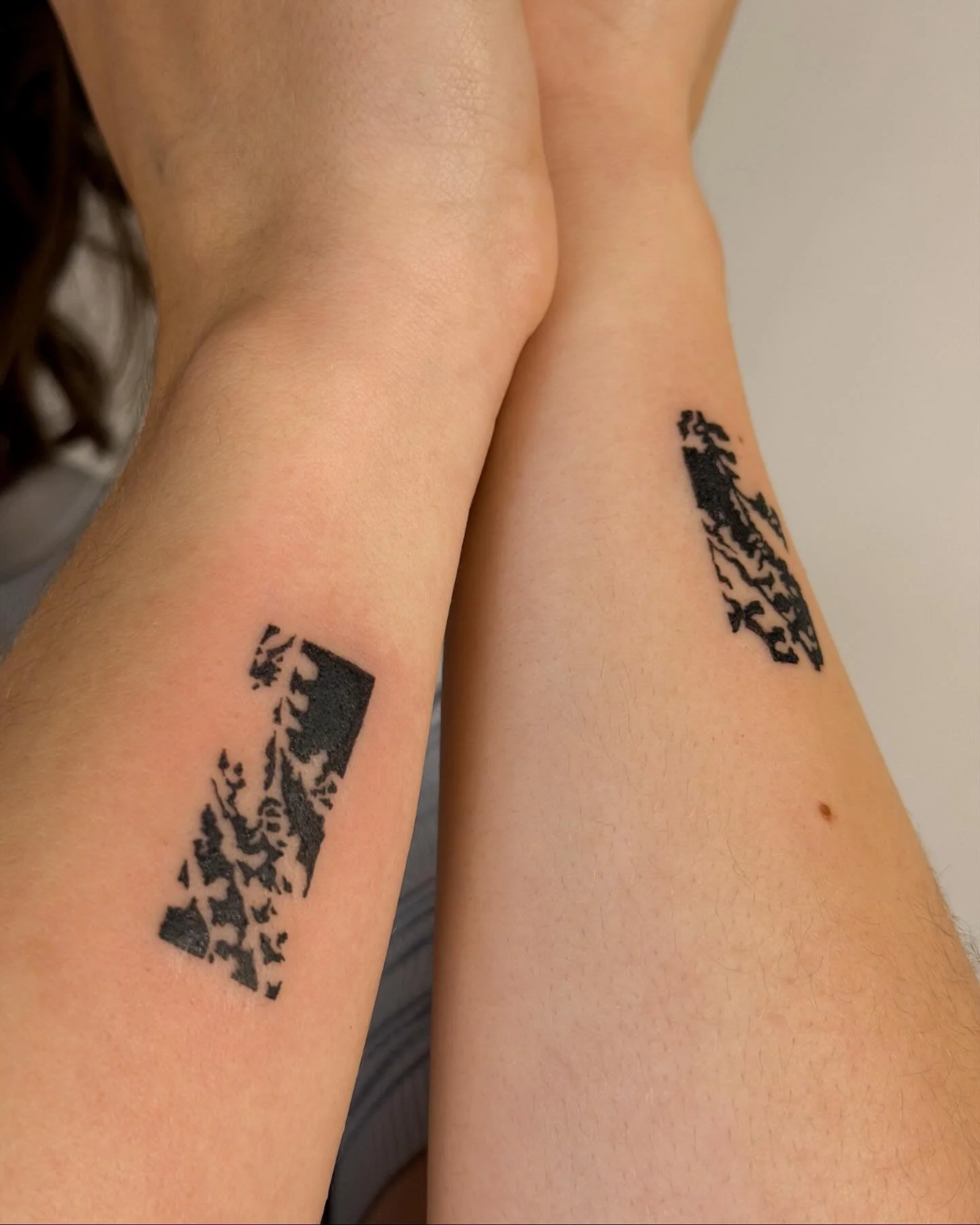 Thanks for trusting me with your idea - would love to do more matching abstract tattoos like this e
I have some open spots for December/January, send me a DM!