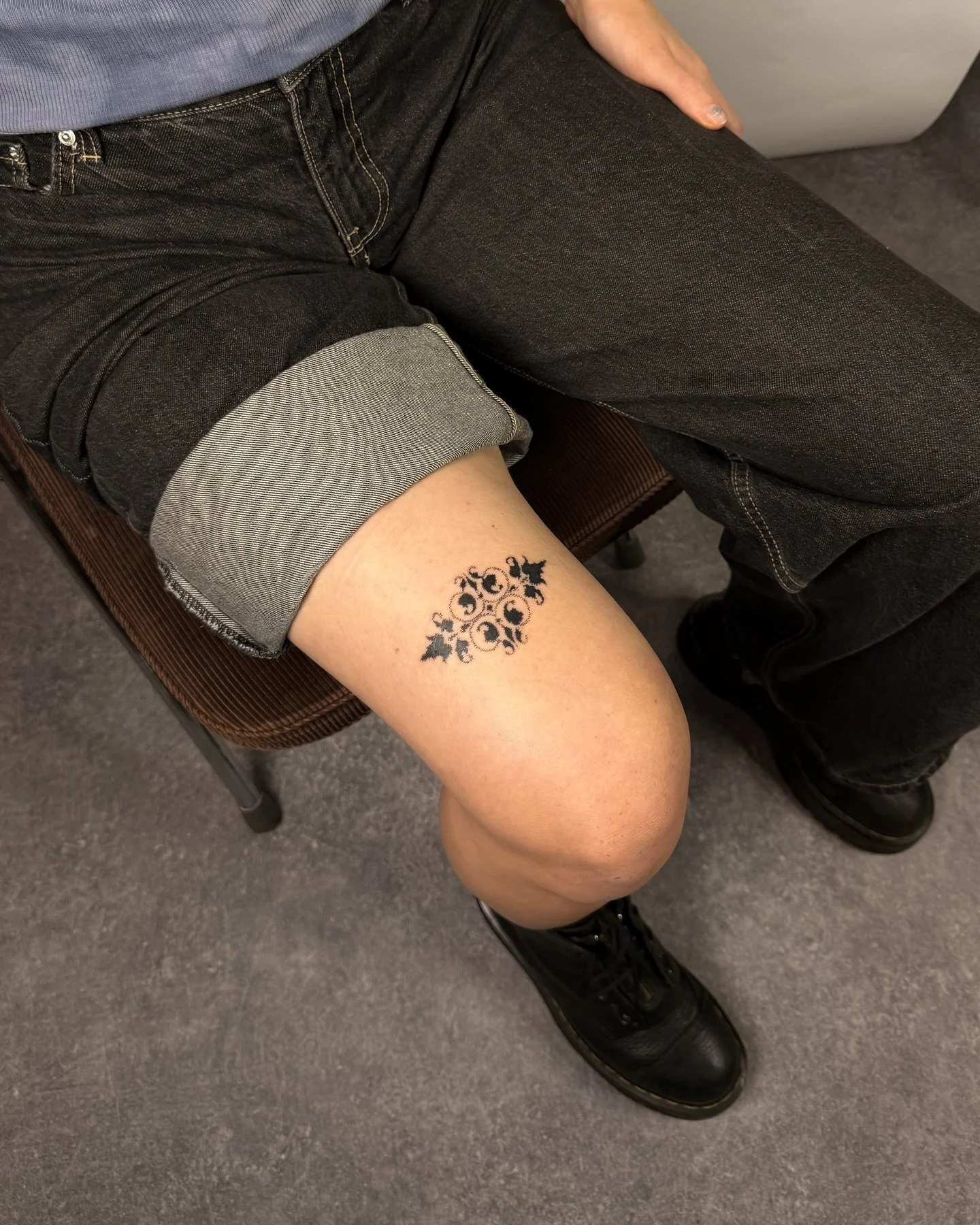 I'm absolutely obsessed with ornamental and halftone combined tattoos! There are more of these in my flashes, come and get one