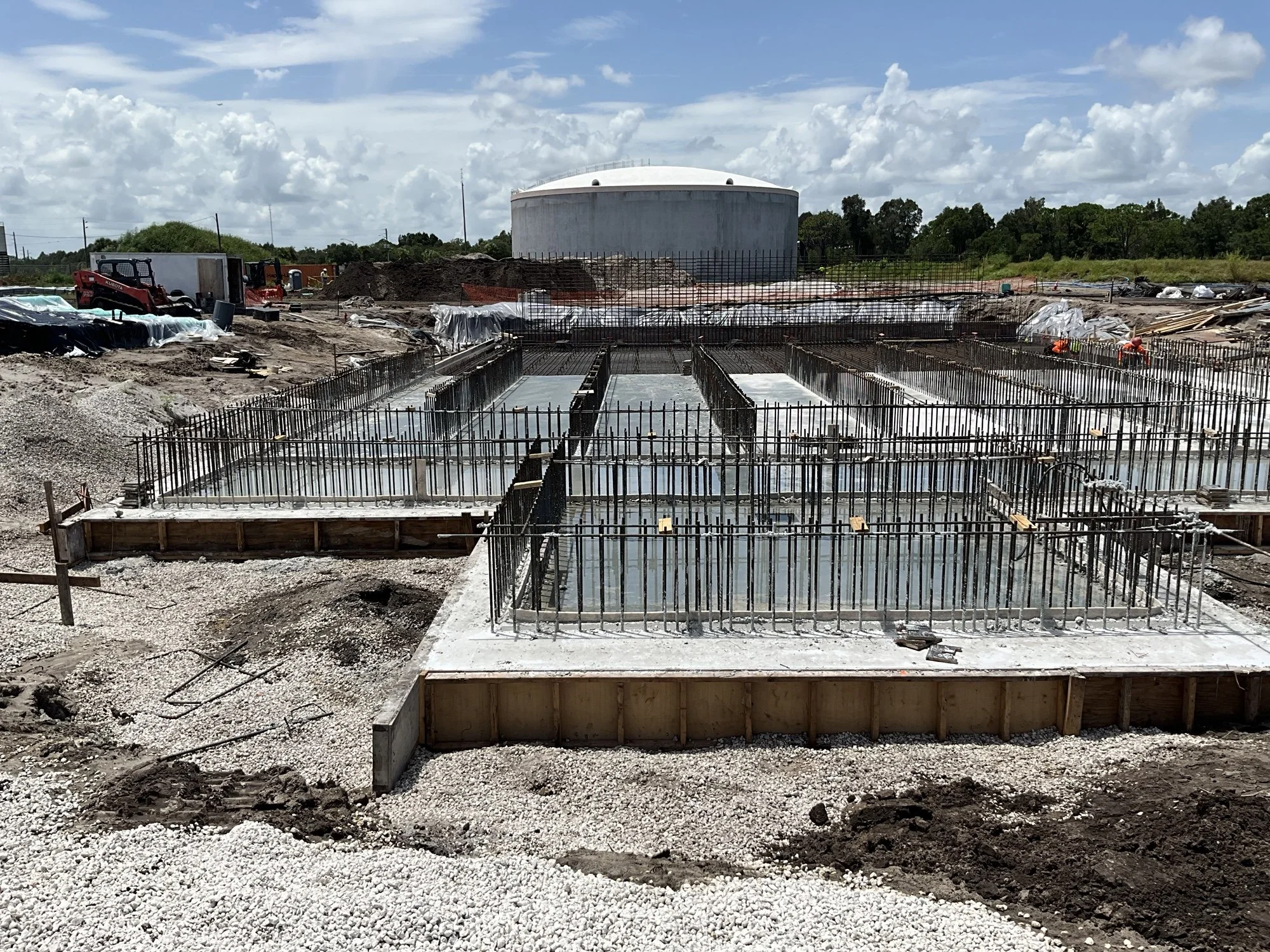 Chlorine contact chamber’s concrete slab taking shape