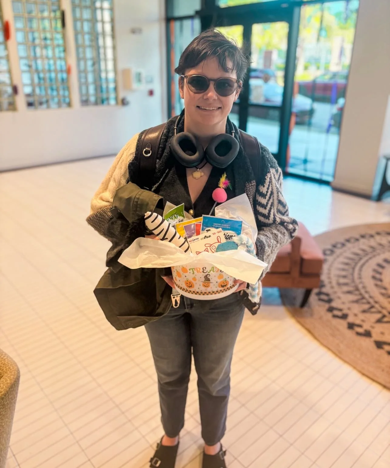 Congrats to @art.mando.music and Parmesan for winning this year’s Pet Costume Contest. Thank you to everyone who submitted their little ones in their costumes. 🐱👻
If you want to join in on the fun, be sure to apply to stay at our property fo