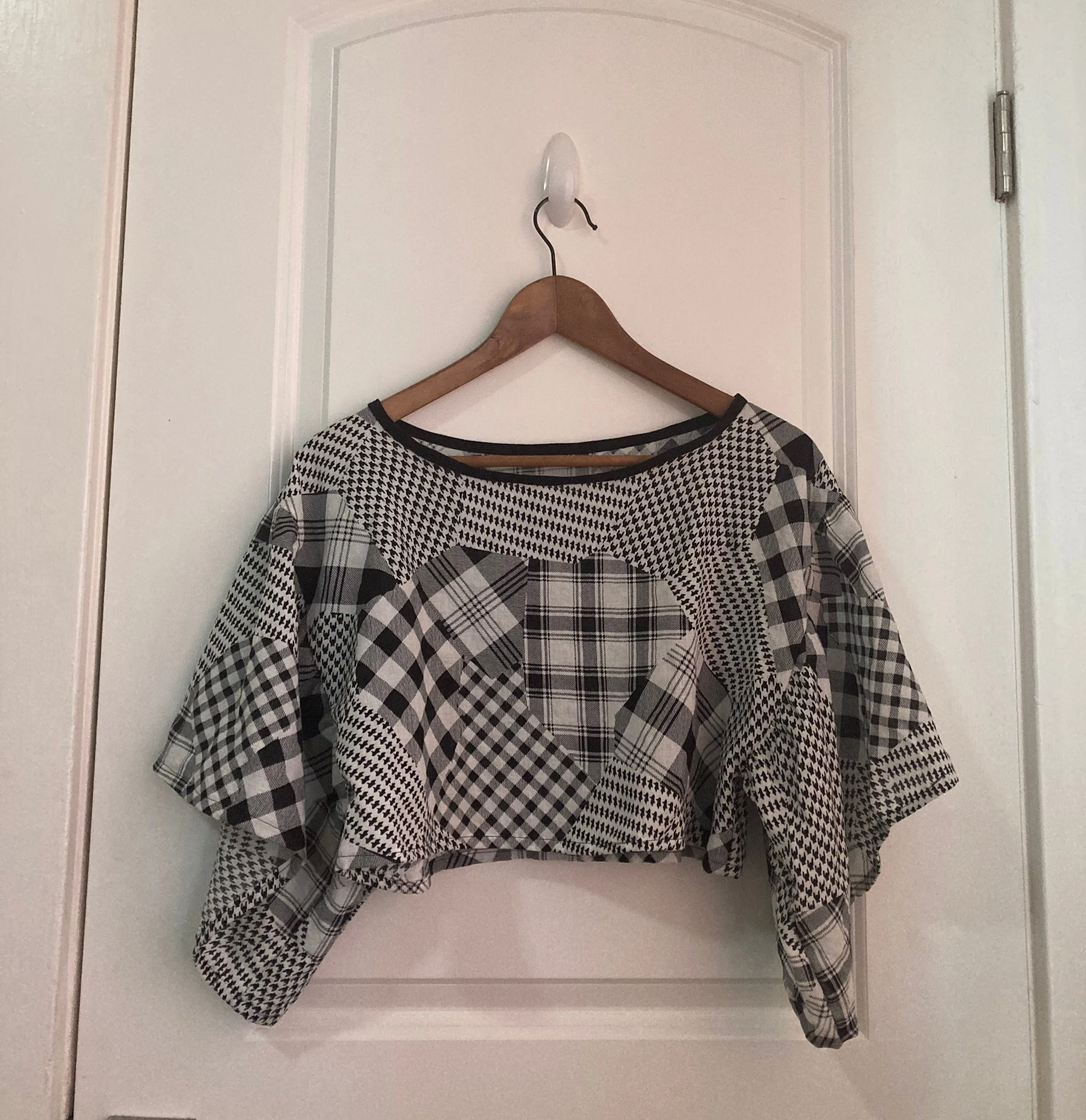 crop top | made in july 2022 -- in progress! |

modified maya top pattern by diydaisy
deadstock cotton lawn from stonemountain & daughter