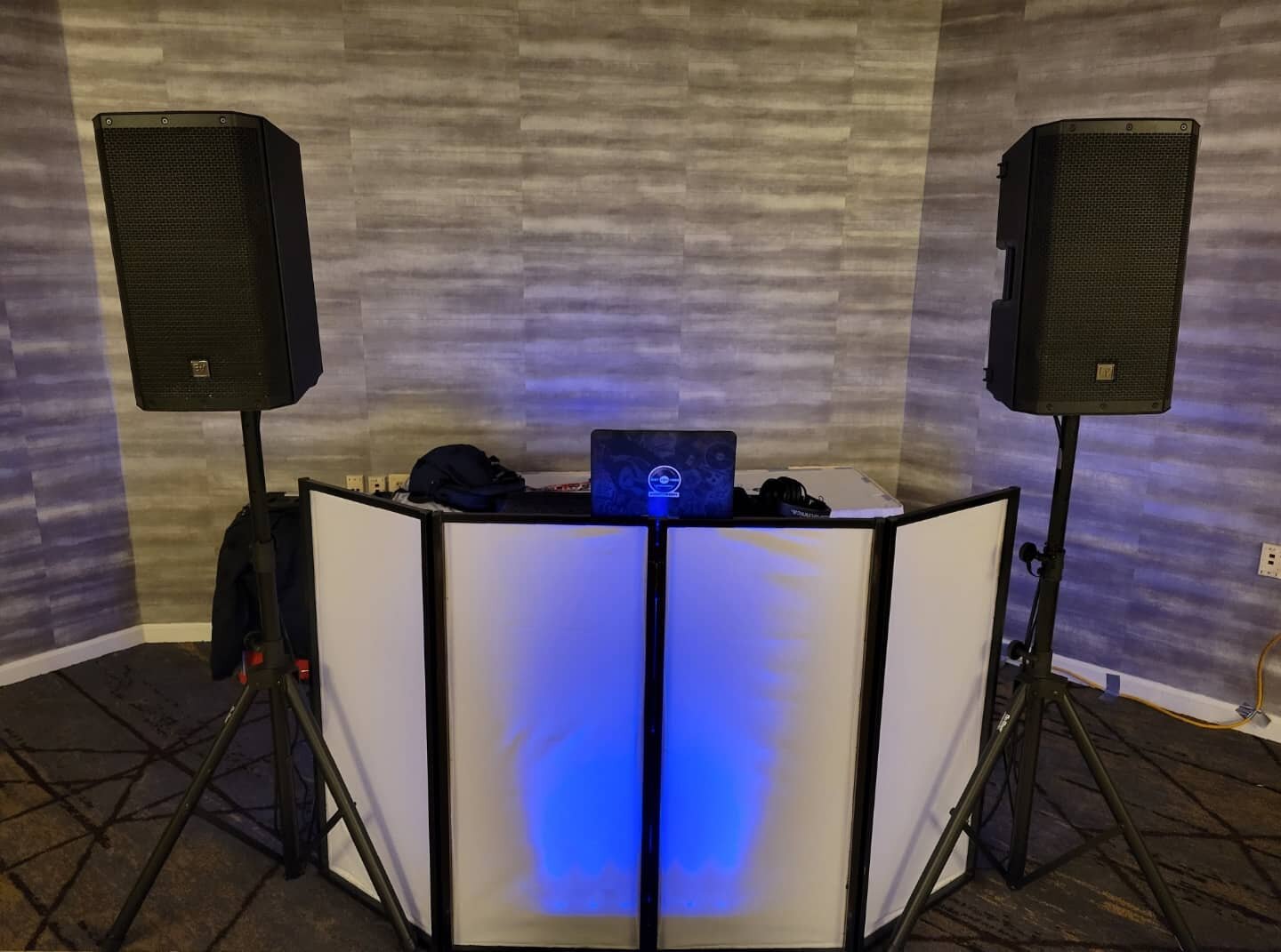 Small set ups can still bring big parties! Book us today!
.
.
.
#music #wedding #drinks #ny #dancing #entertainment #djlife #mc #hudsonvalleyny #mobiledj #dutchesscounty #hudsonvalleyweddings #openformatdj #poughkeepsieny #funtimes #hudsonvalleyweddi