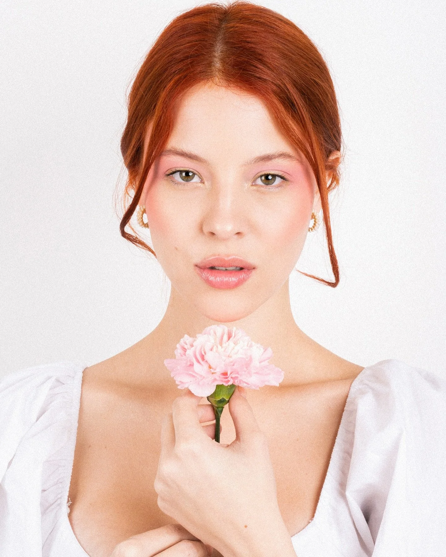 #TBT a este beauty floral que hicimos hace un a&ntilde;o 🌷🌼

Qui&eacute;n con ganas de colaborar ? Modelos, maquilladorxs, stylists, fot&oacute;grafxs ? 👇🏼👇🏼 D&eacute;jame un emoji con tu vibe y creemos juntxs! 😍