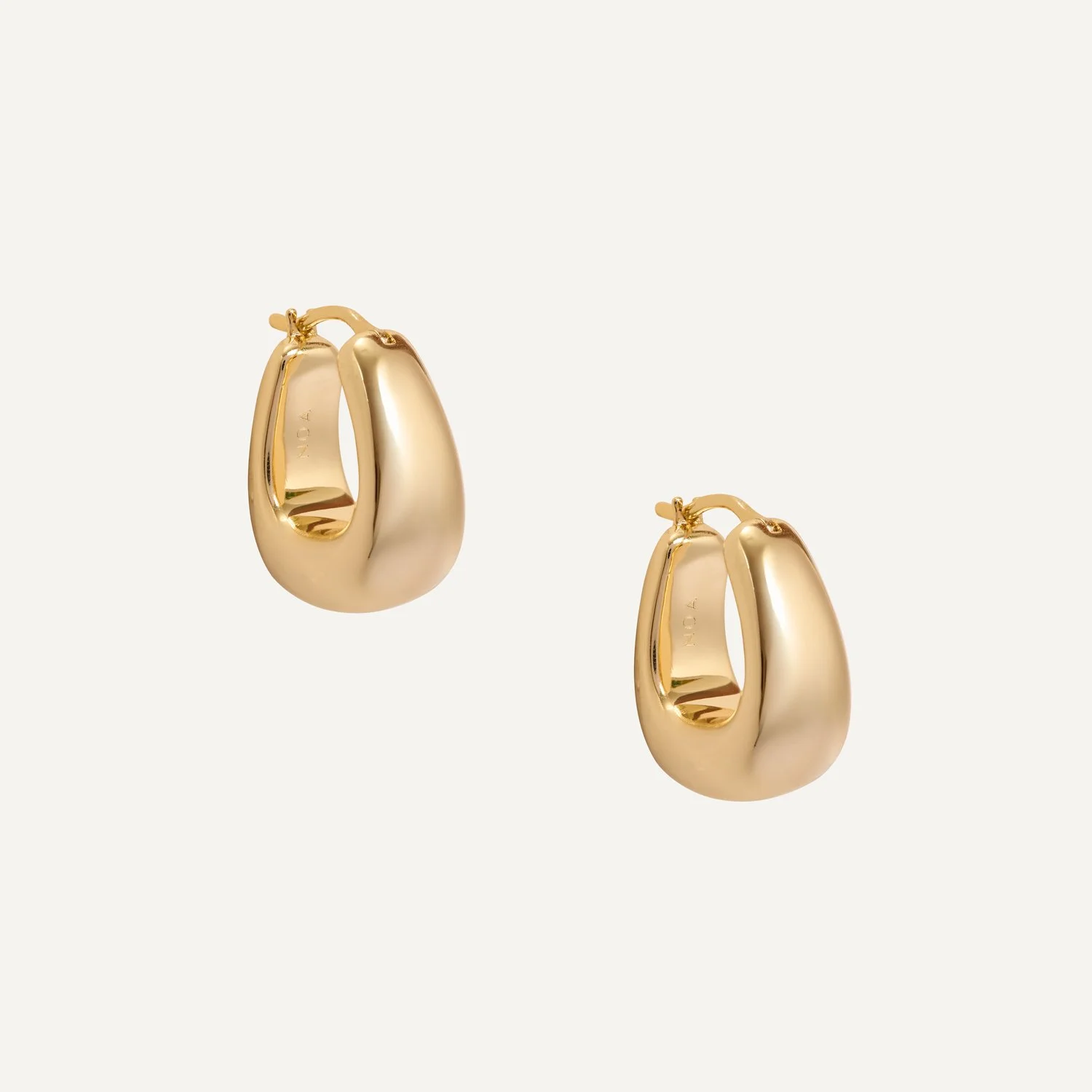 fotografia ecommerce, fotografia joyas, fondo blanco, aros de oro con brilantes