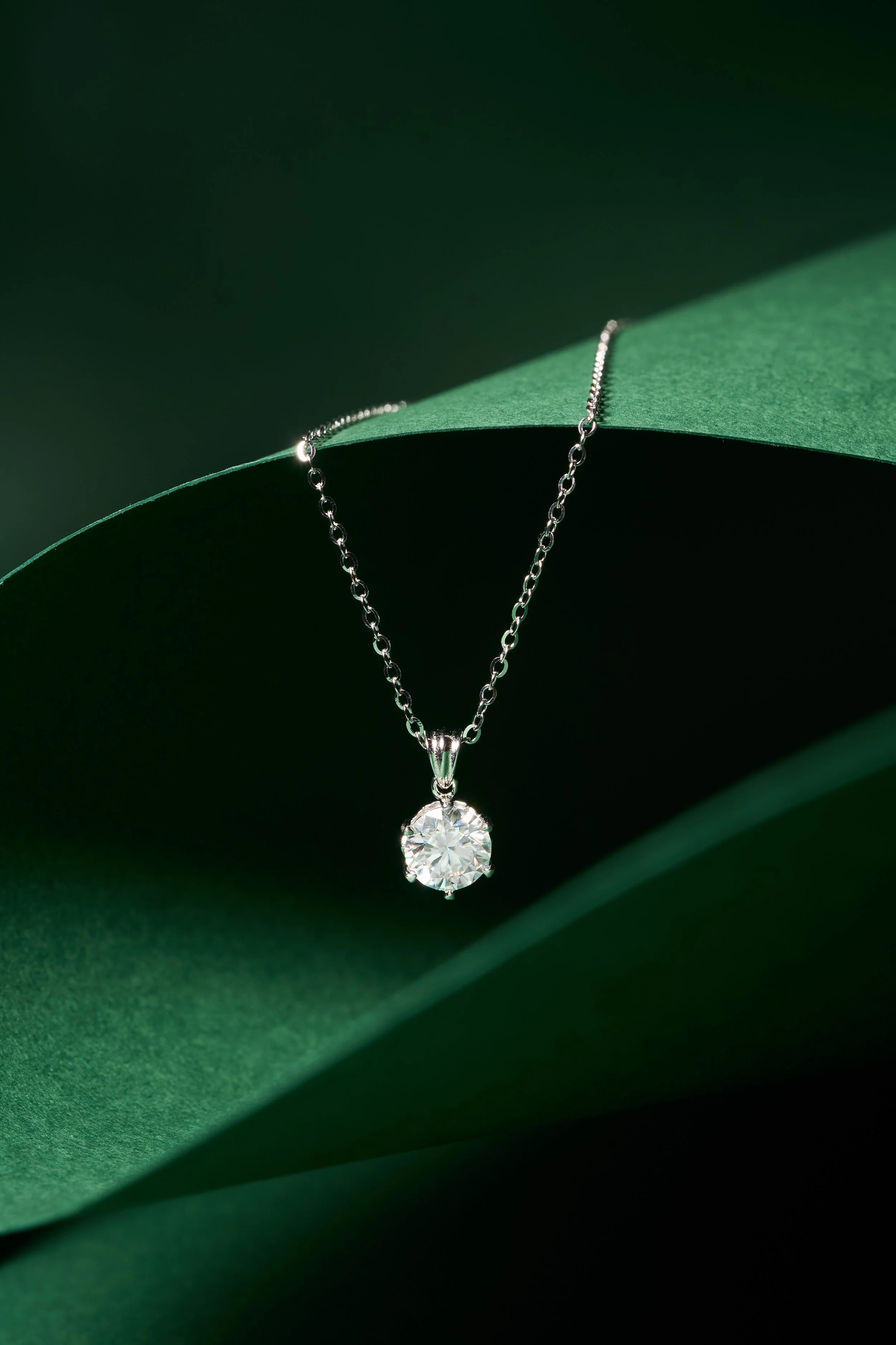 fotografia de joyas, anillo, ambientado, lujoso, colección de diamantes, moissanita, fotografía de producto