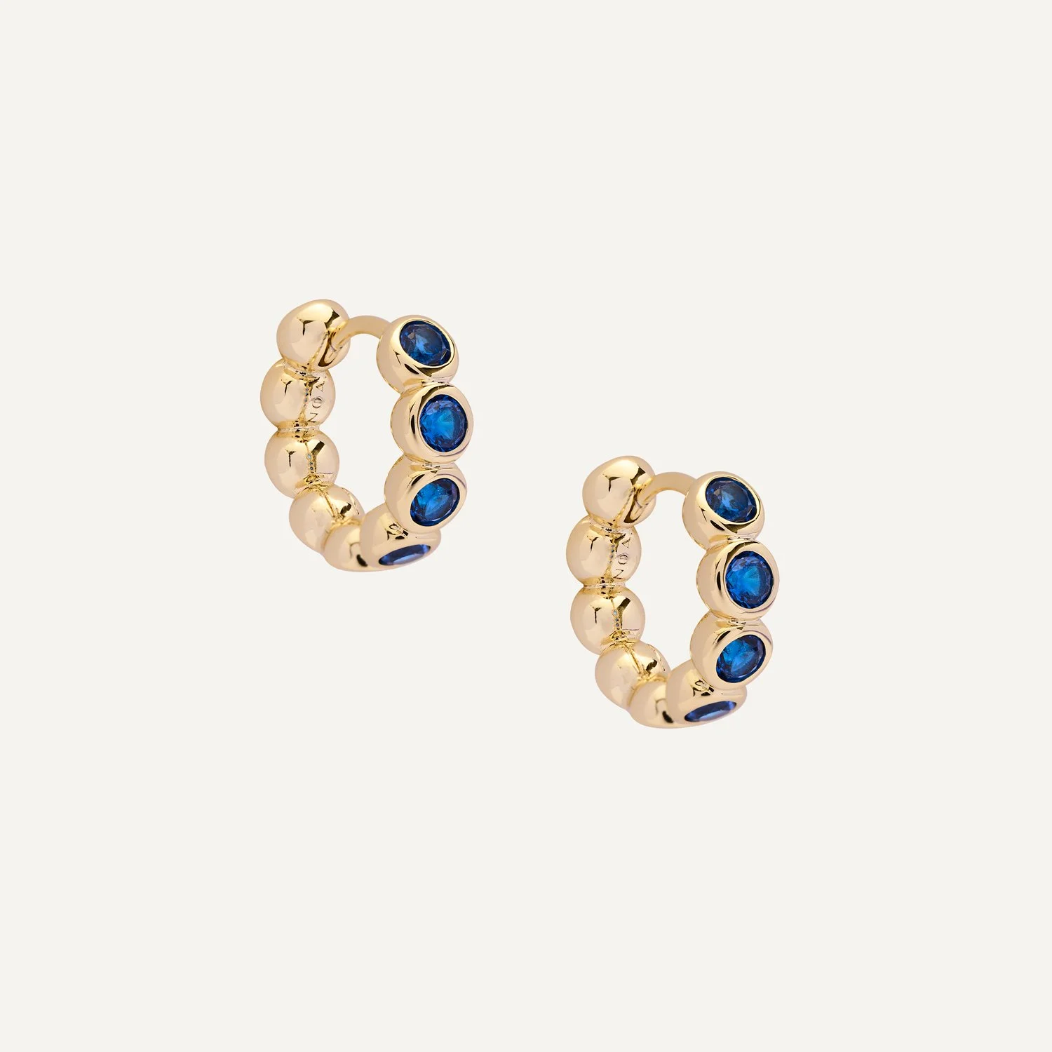 fotografia ecommerce, fotografia joyas, fondo blanco, aros de oro con brilantes