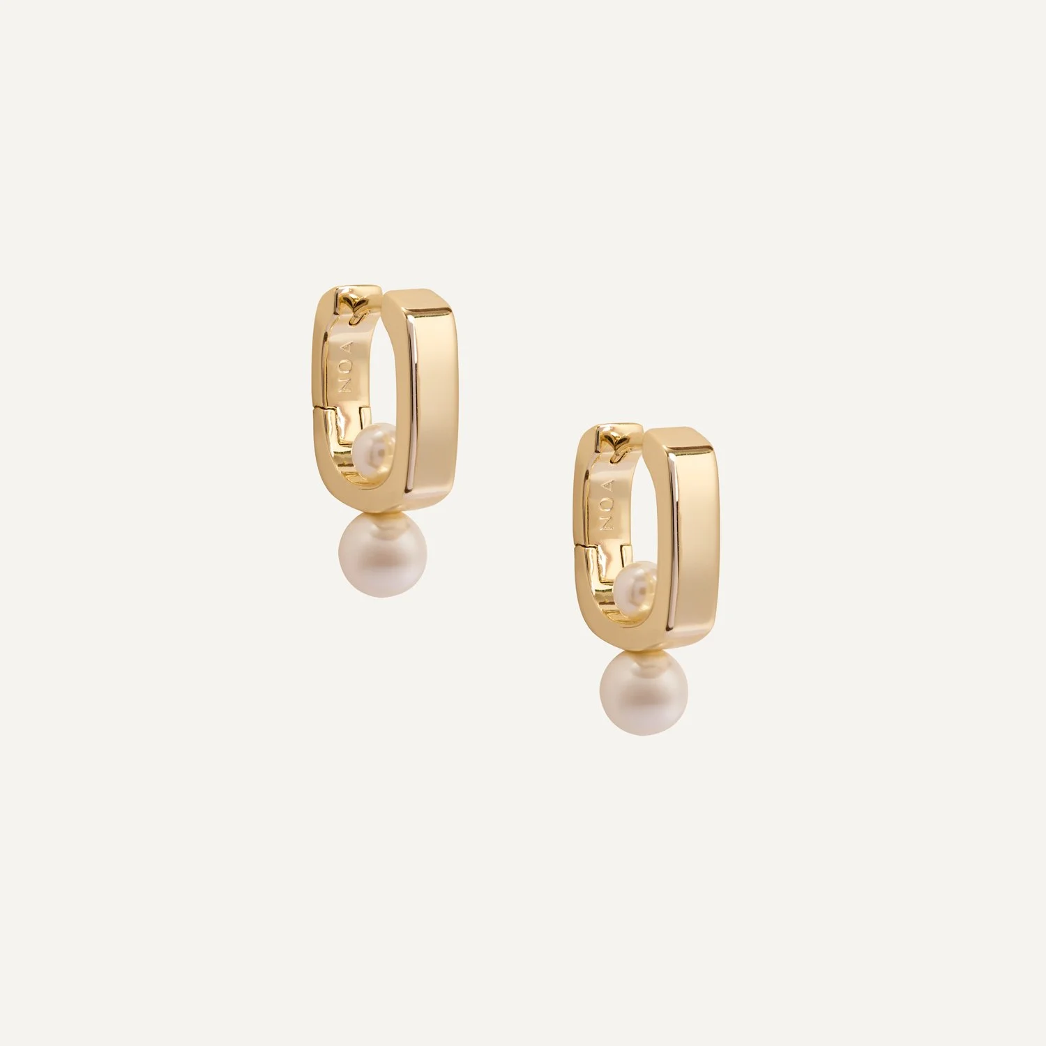 fotografia ecommerce, fotografia joyas, fondo blanco, aros de oro con brilantes