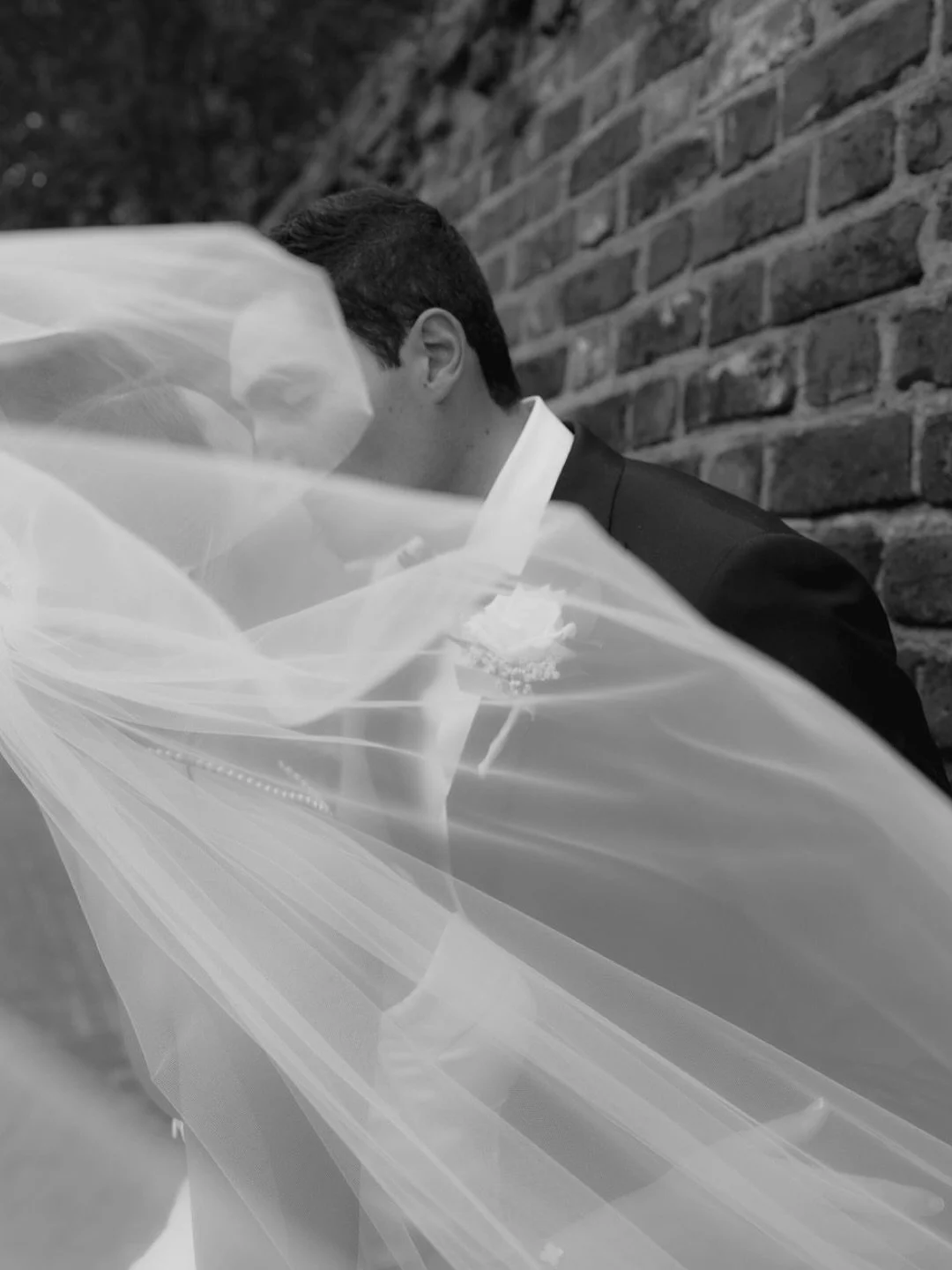 Black and white moments will always have my heart &mdash; there&rsquo;s something timeless about them. These photos from one of our favorite photographers, @sydneyjane.photos, capture Liz and Anthony&rsquo;s connection so beautifully.

The quiet in-b