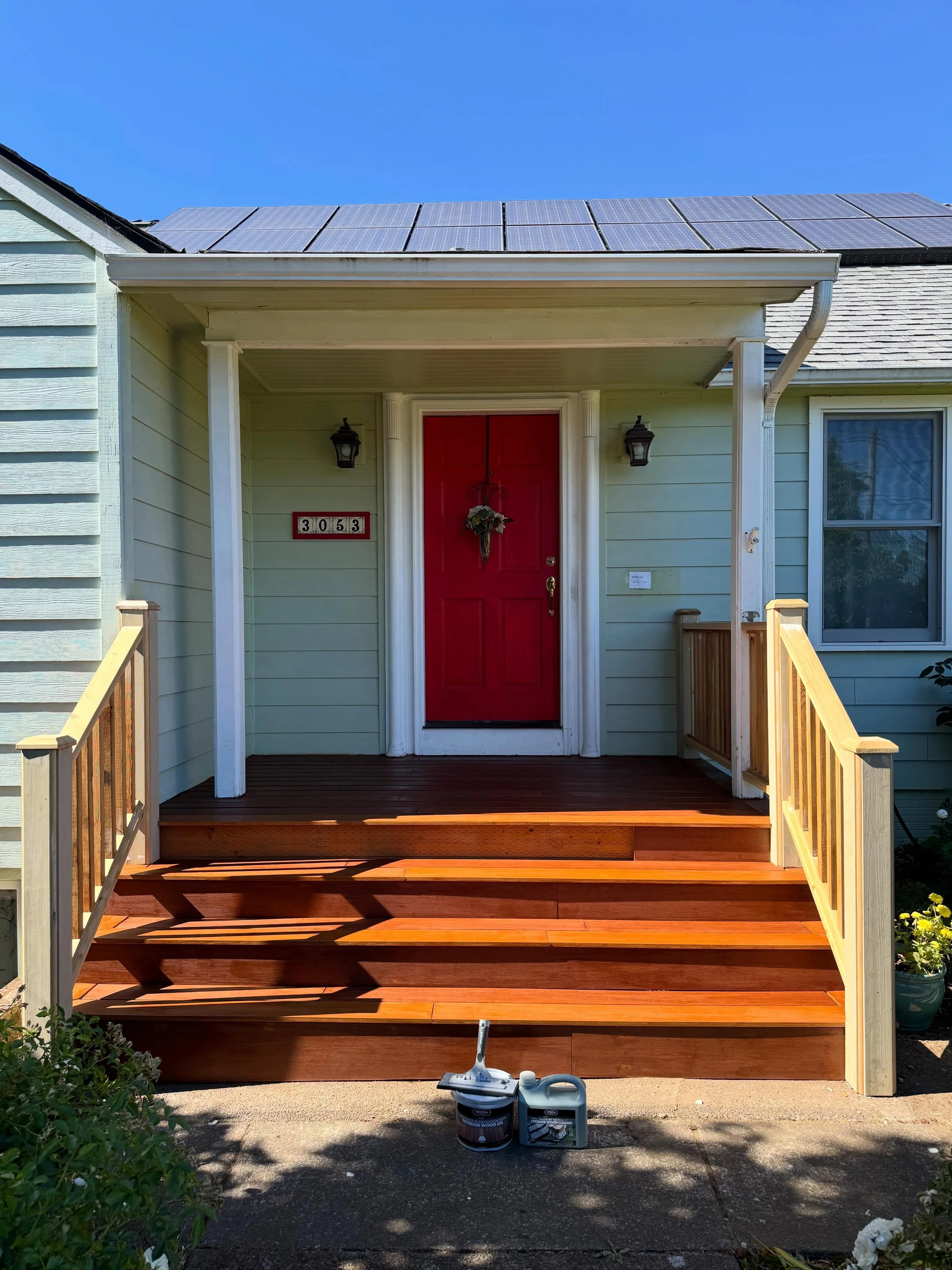 Beautiful #frontporch makeover in Corvallis. (Minus one riser on back order 🙃) @mosobamboooutdoor is an amazing product. A few idiosyncrasies to learn, but well worth the price! #historichomes #traditionalarchitecture #traditionalhome #patio