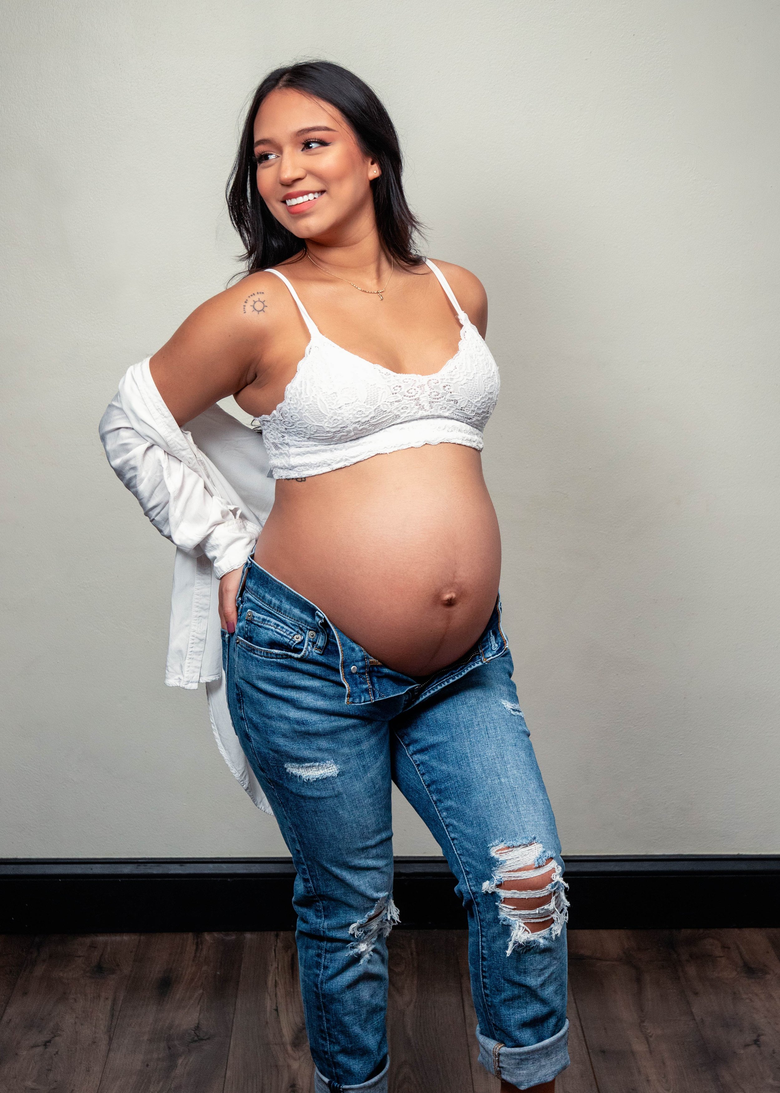 Miami-Kendall-Maternity-Indoor-Jeans-Photoshoot-Bright-City-Studios-1.jpg